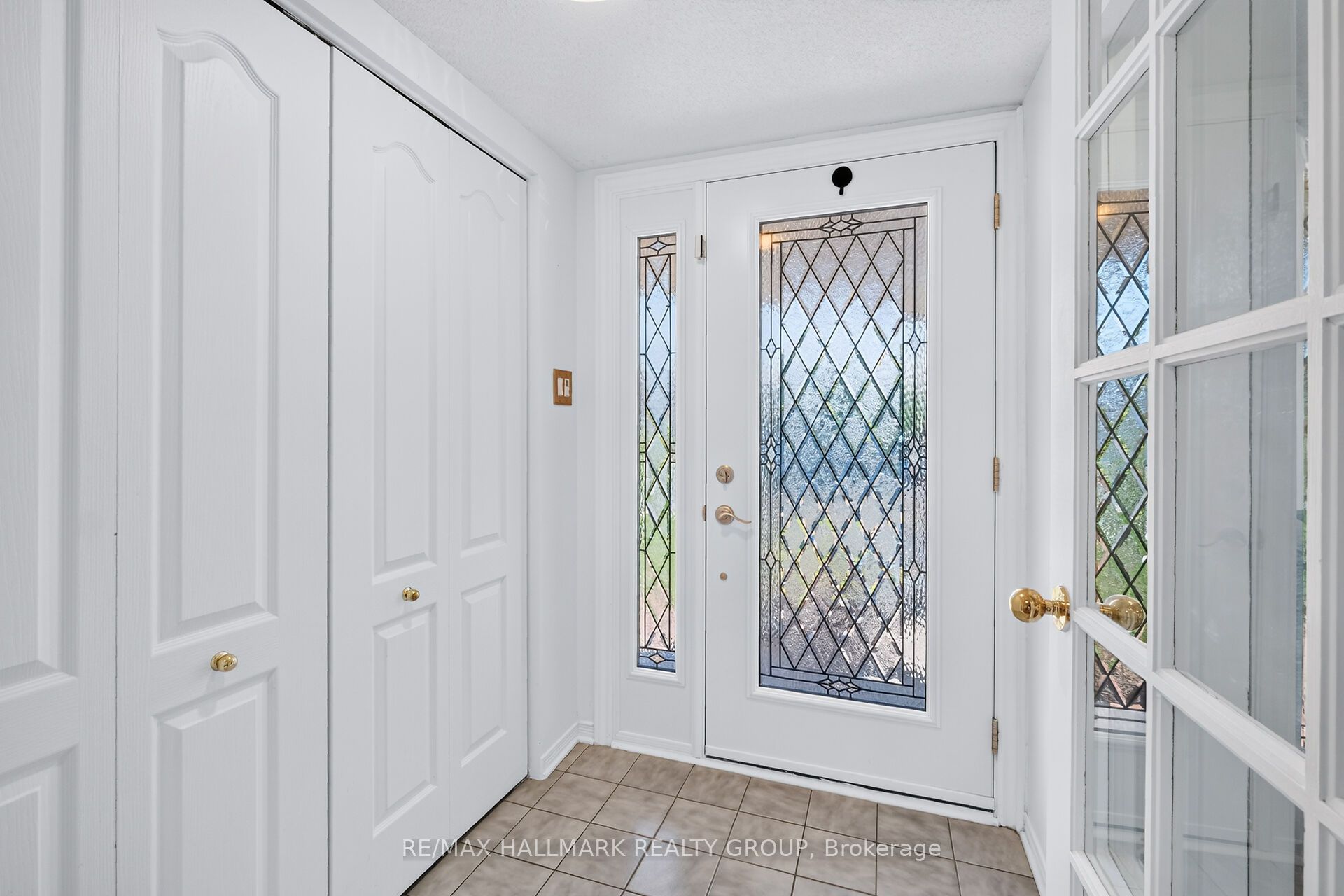 6117 Silverbirch Street, Orleans - Convent Glen and Area, ON K1W 1C4 photo 4