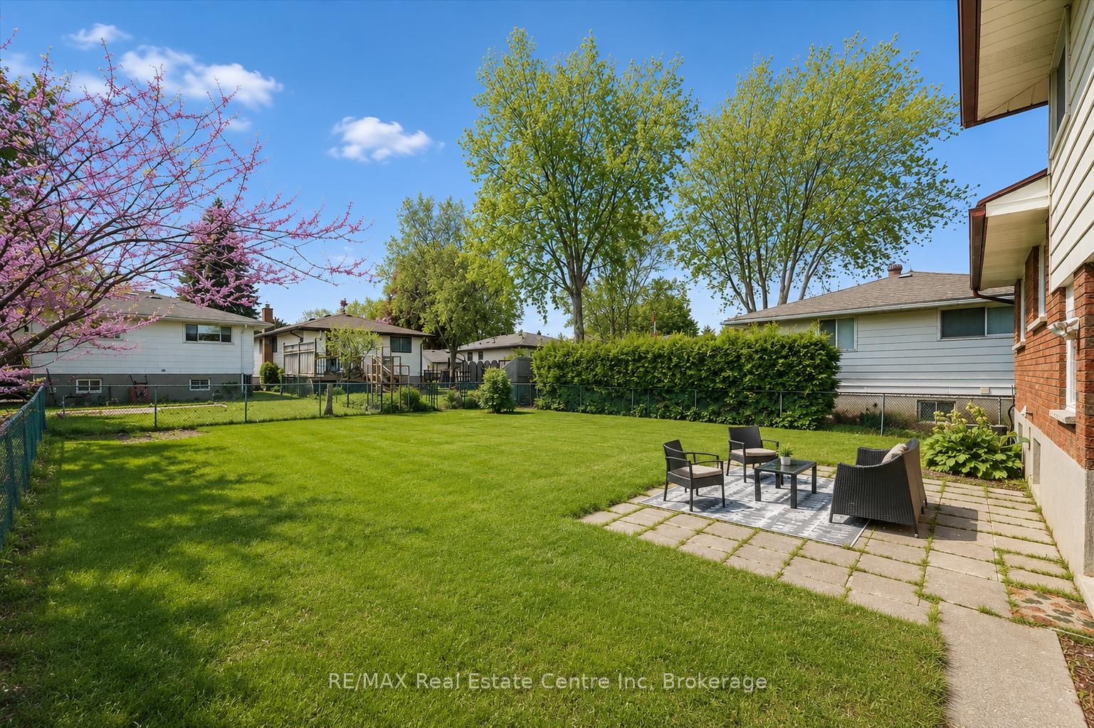 17 Glenda Court, Guelph, ON N1H 6V6 photo 3