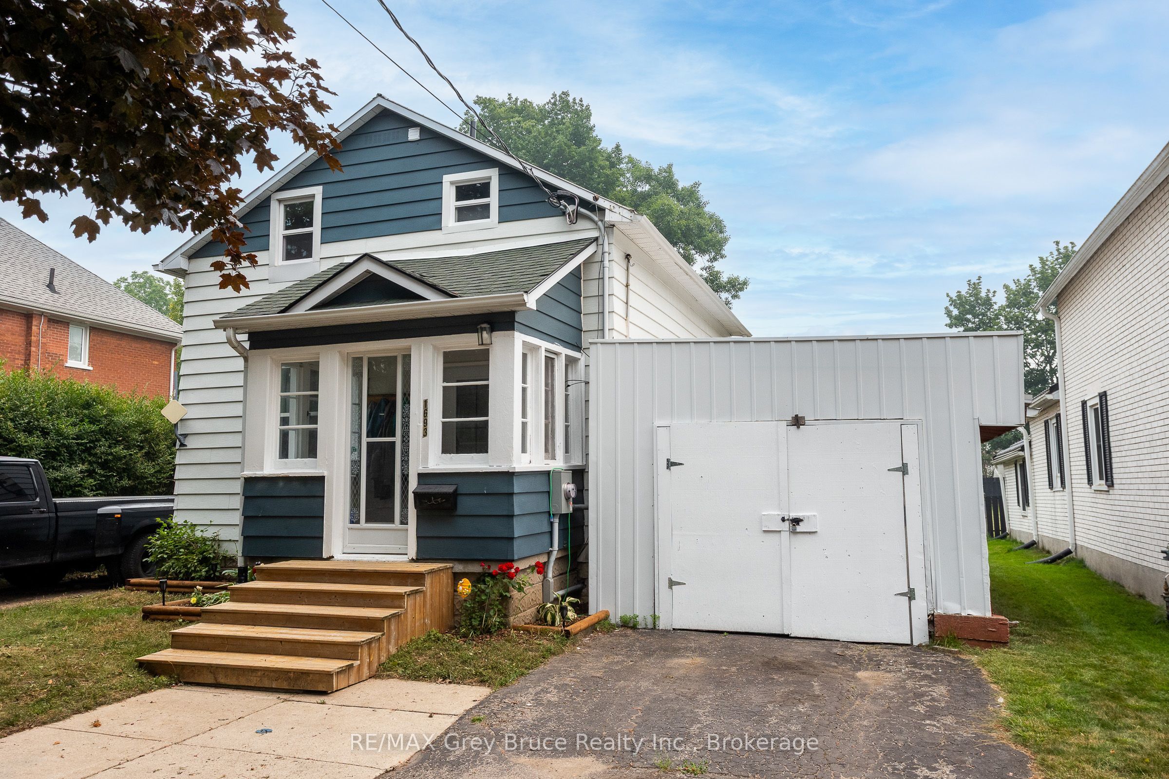 1693 8th Avenue E, Owen Sound, ON N4K 3B8