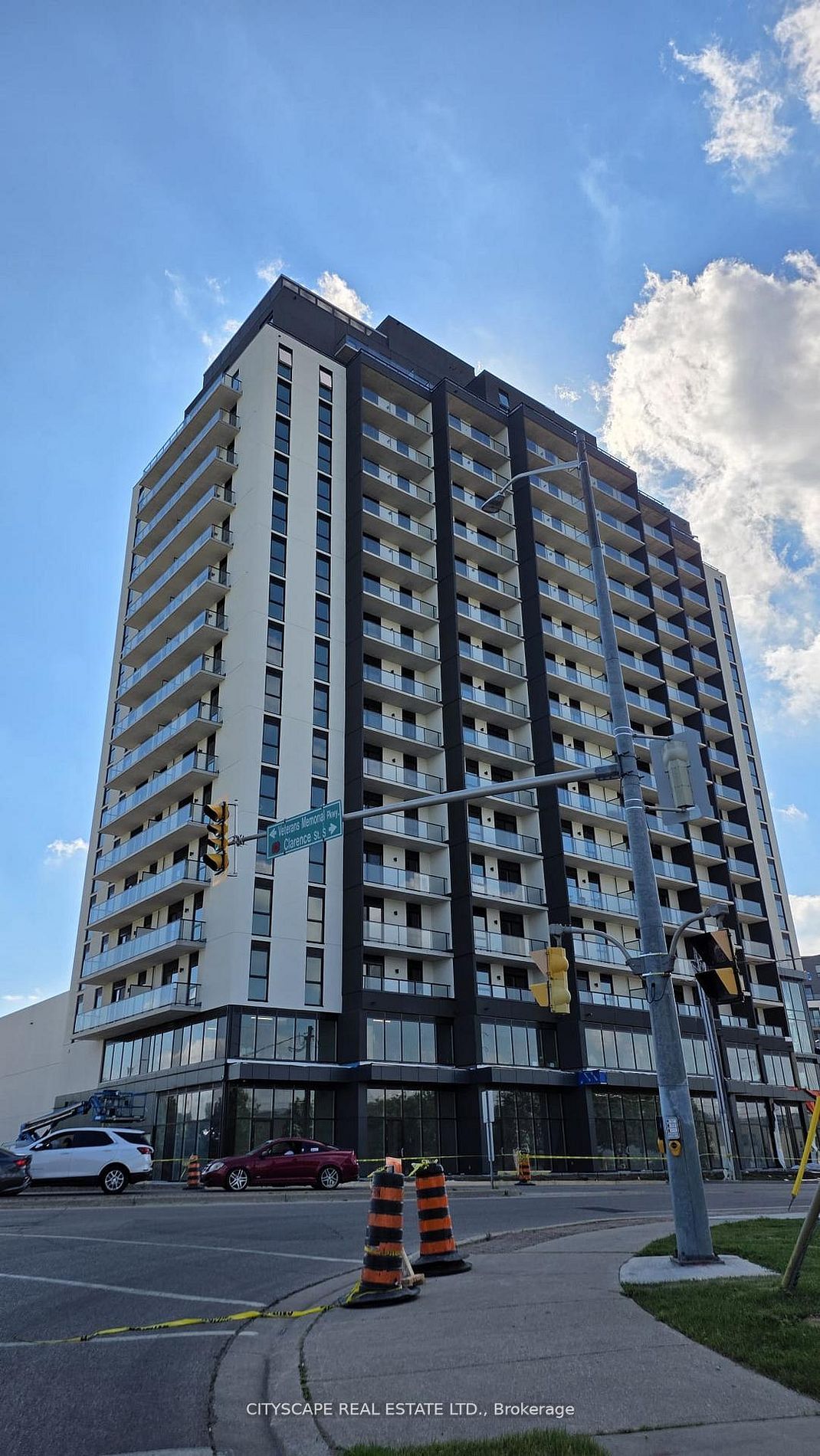 33 Erie Avenue 1801, Brantford, ON N3S 0K7