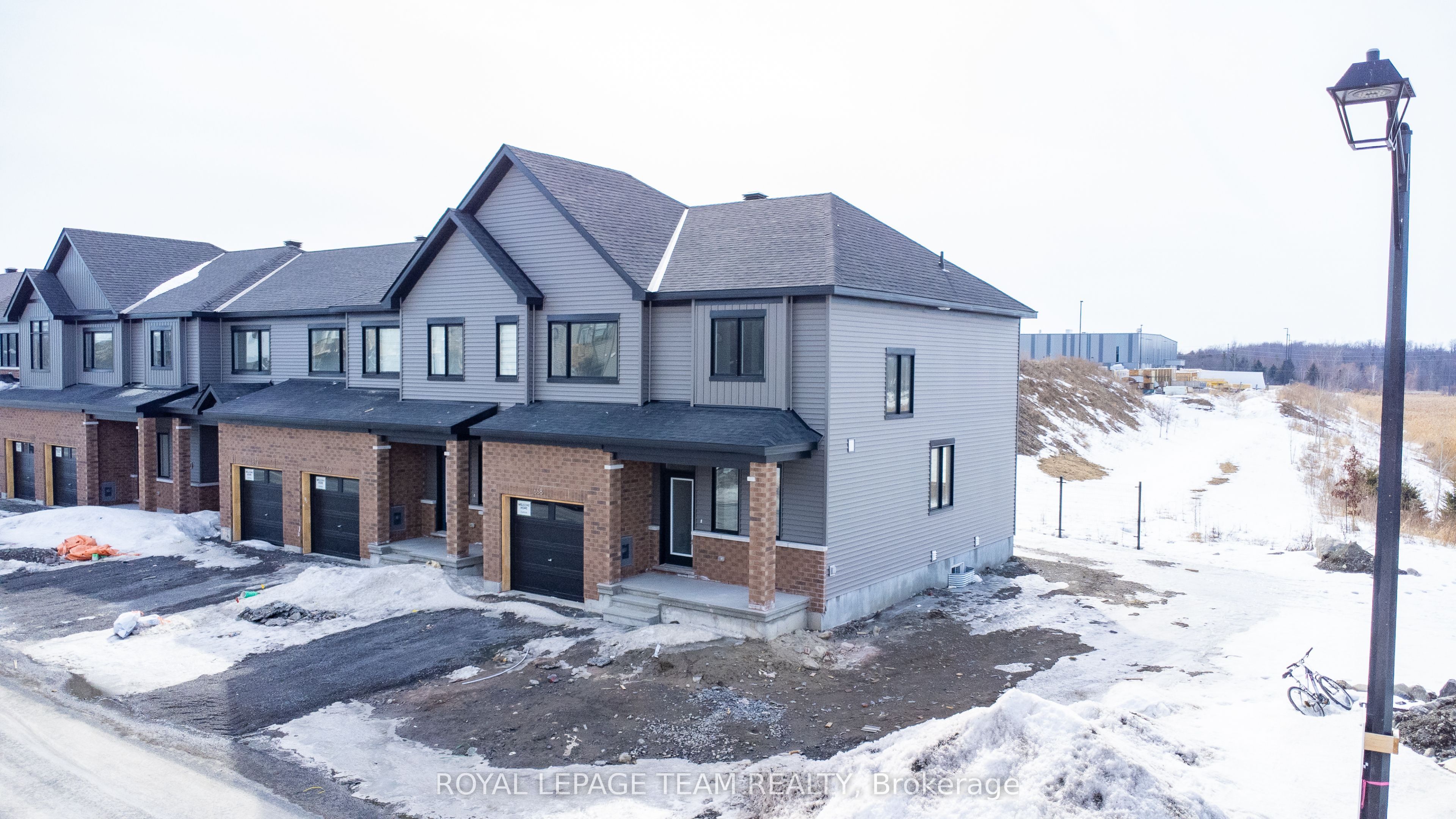 668 Expansion Road, Barrhaven, ON K2J 7G3 photo 2
