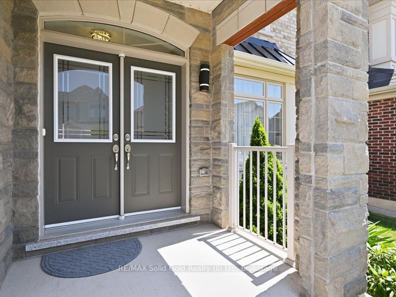 39 Avanti Crescent, Hamilton, ON L8B 1W7 photo 3