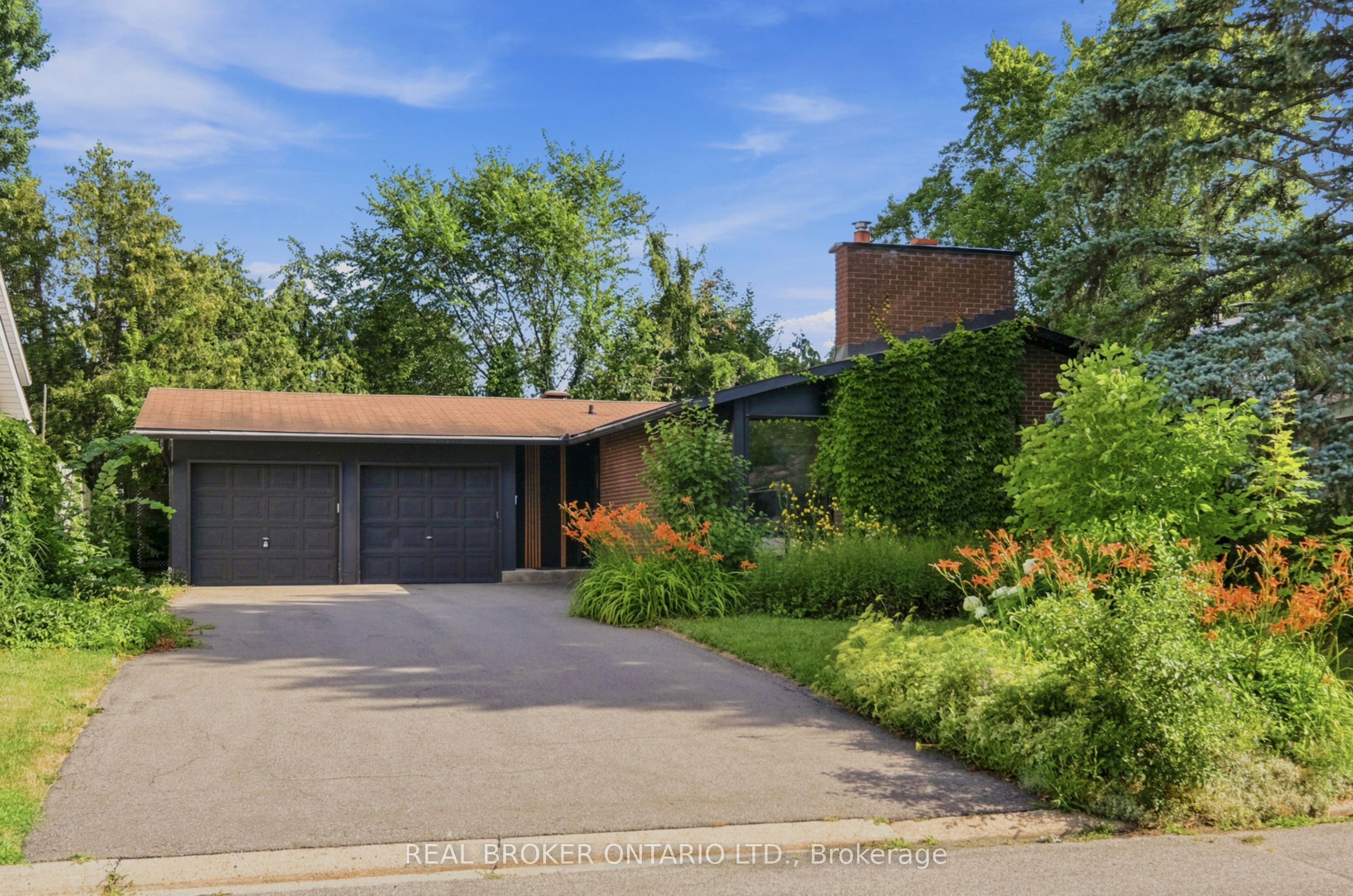 2021 Woodglen Crescent, Beacon Hill North - South and Area, ON K1J 6G6