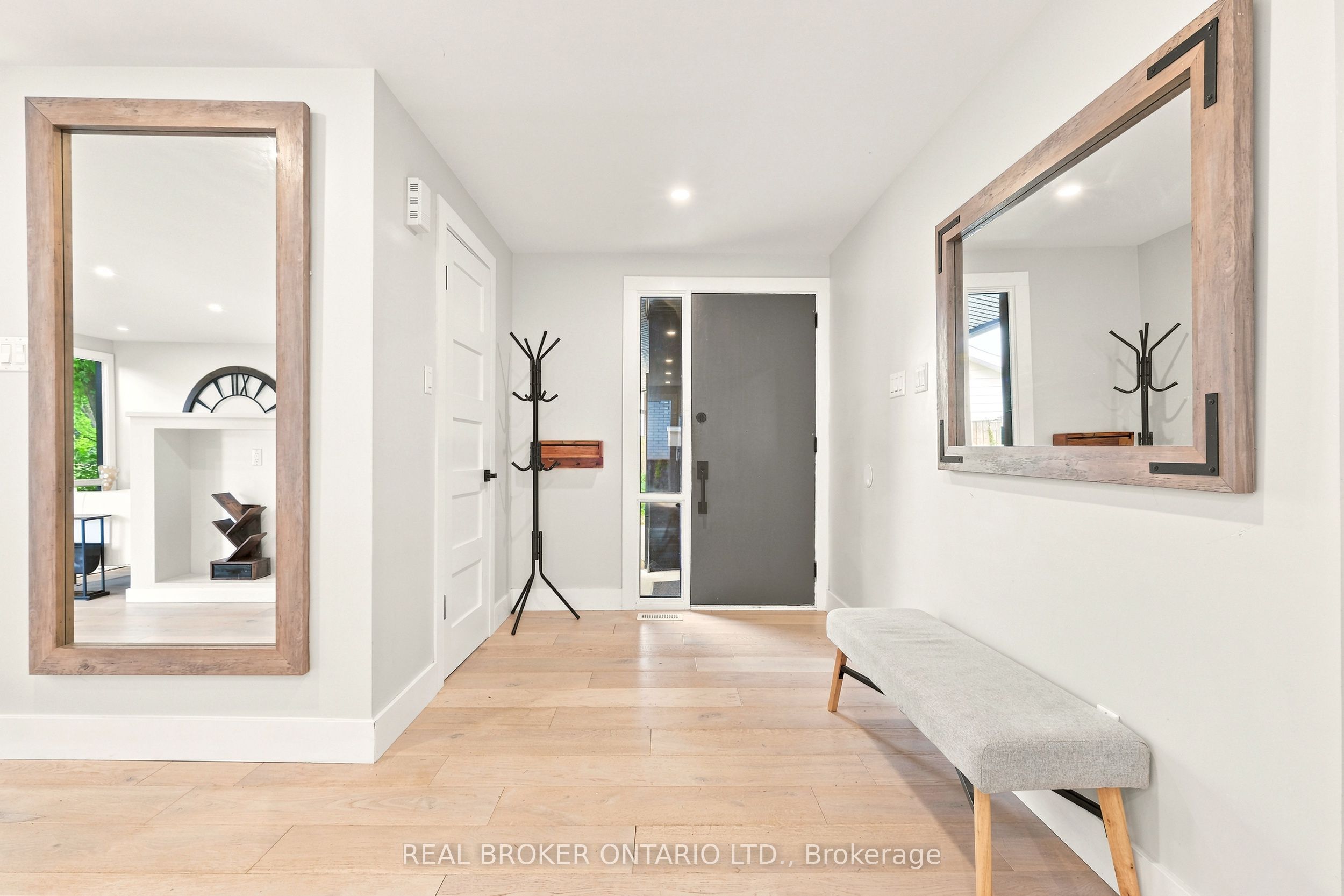 2021 Woodglen Crescent, Beacon Hill North - South and Area, ON K1J 6G6 photo 4