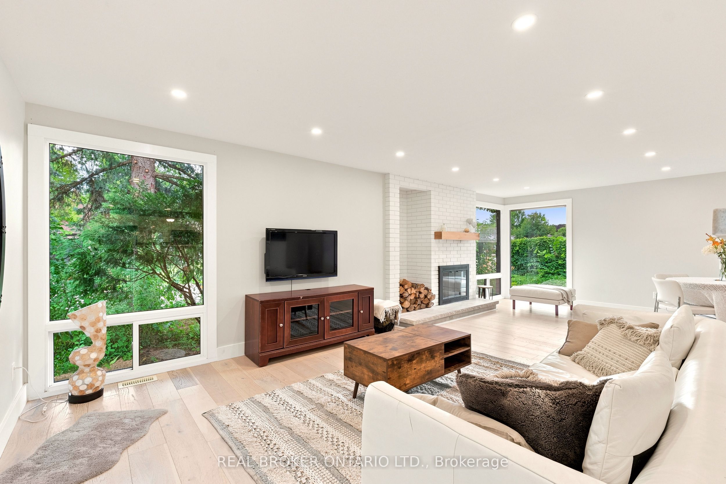 2021 Woodglen Crescent, Beacon Hill North - South and Area, ON K1J 6G6 photo 5