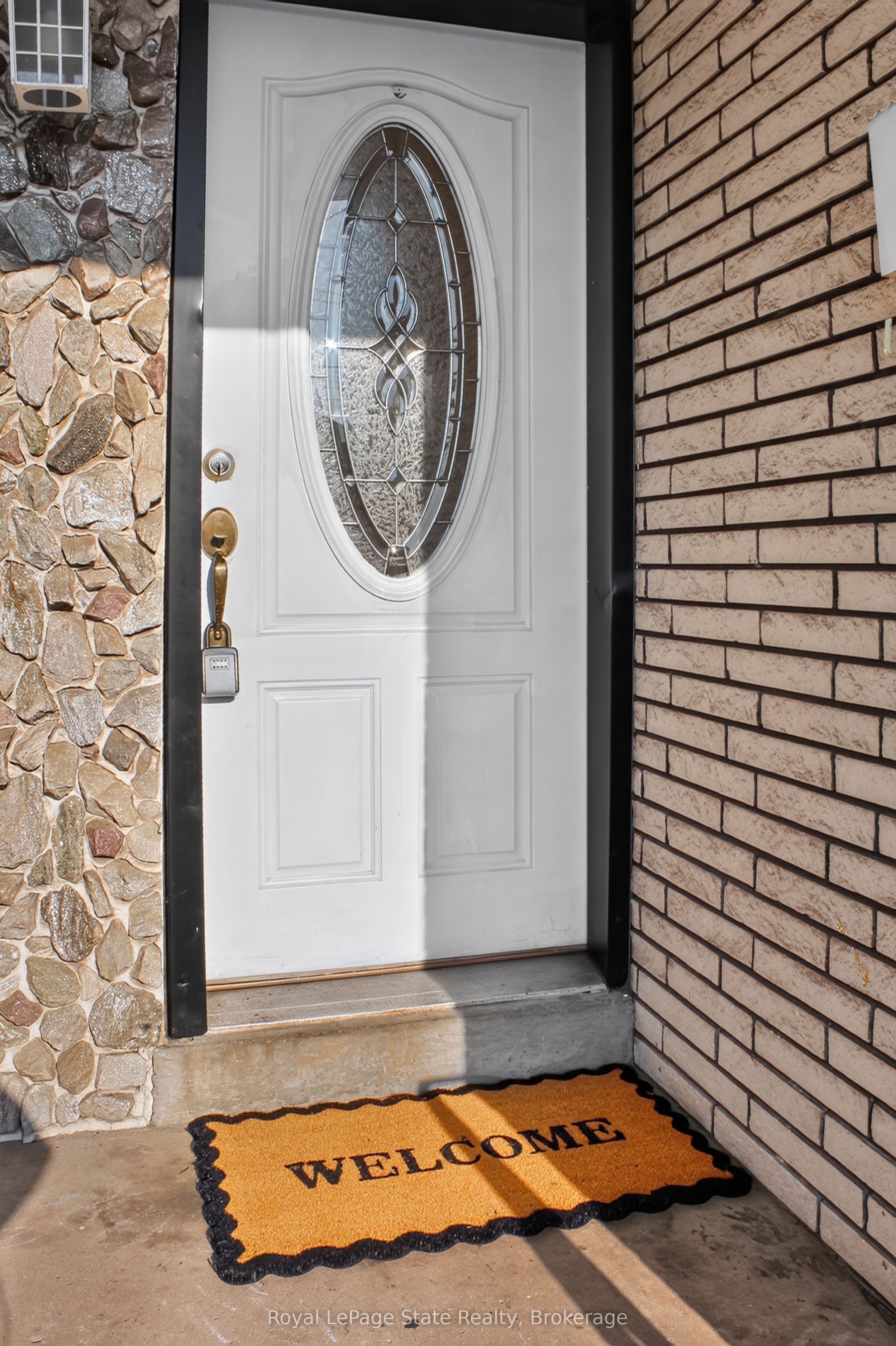 8 Robins Avenue, Hamilton, ON L8H 4M7 photo 2
