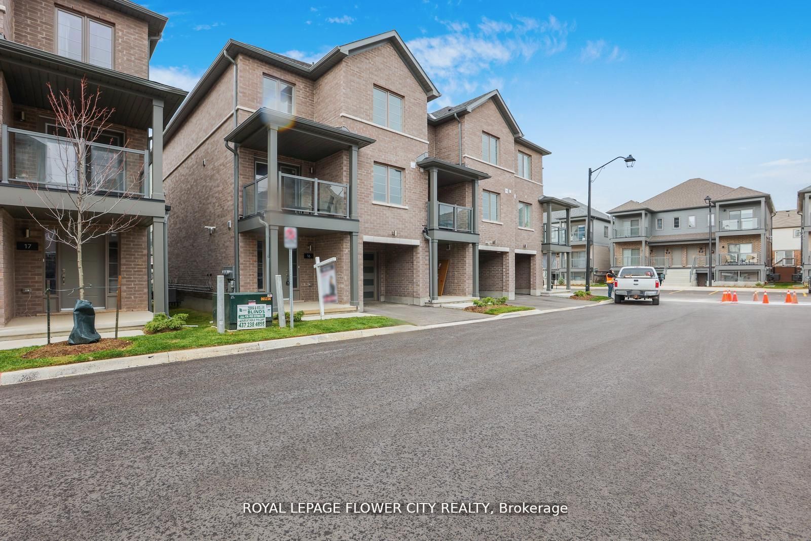 205 West Oak Trail 16, Kitchener, ON N2R 1R4 photo 2