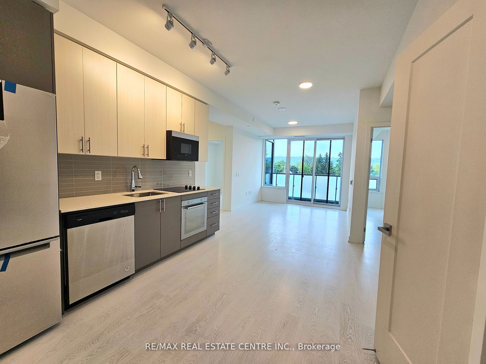 415 Main Street W 401, Hamilton, ON L8P 1K5 photo 2
