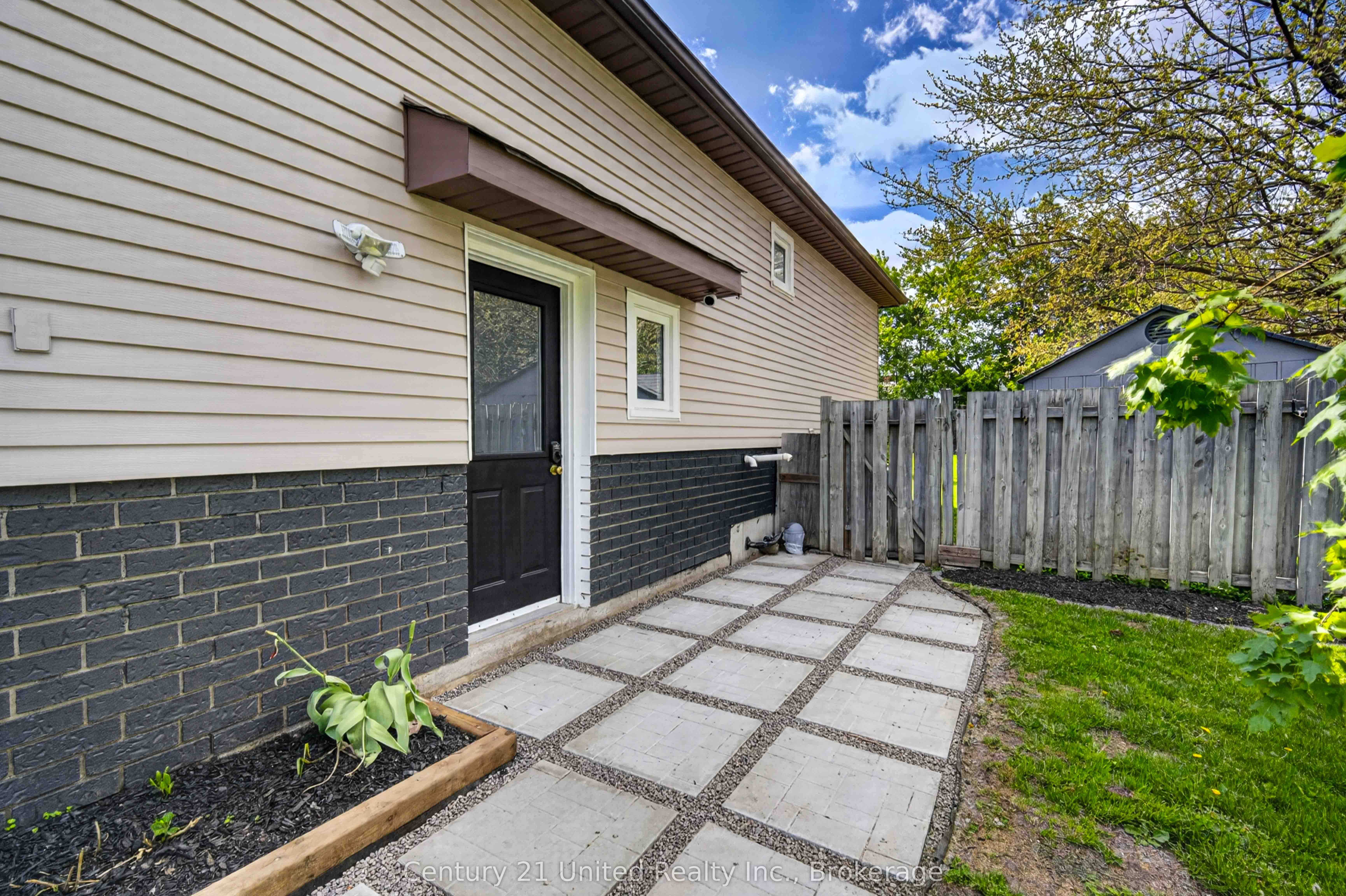 1255 Huntington Circle, Peterborough, ON K9K 2B4 photo 3