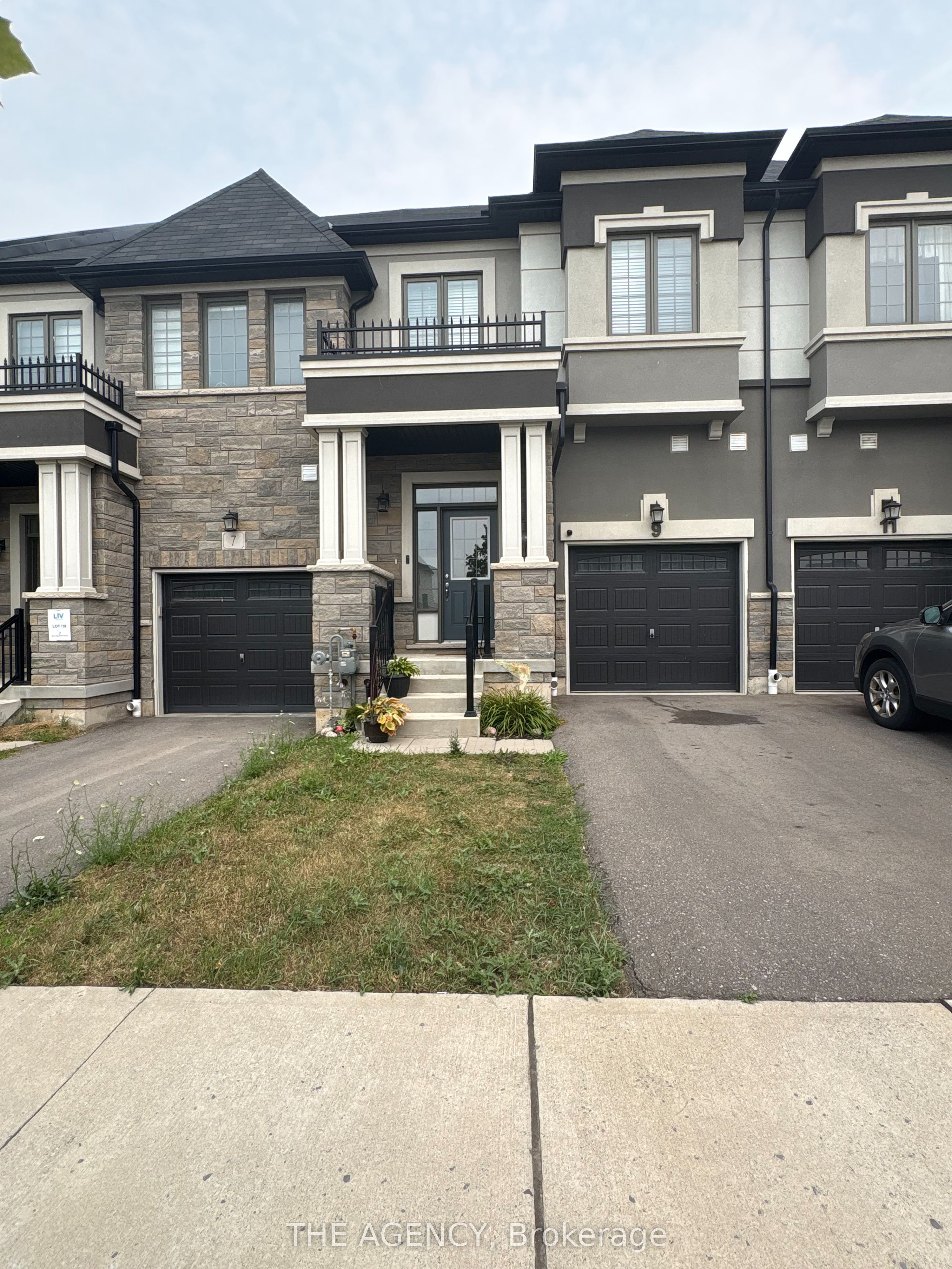9 Bilanski Farm Road, Brantford, ON N3S 0J4