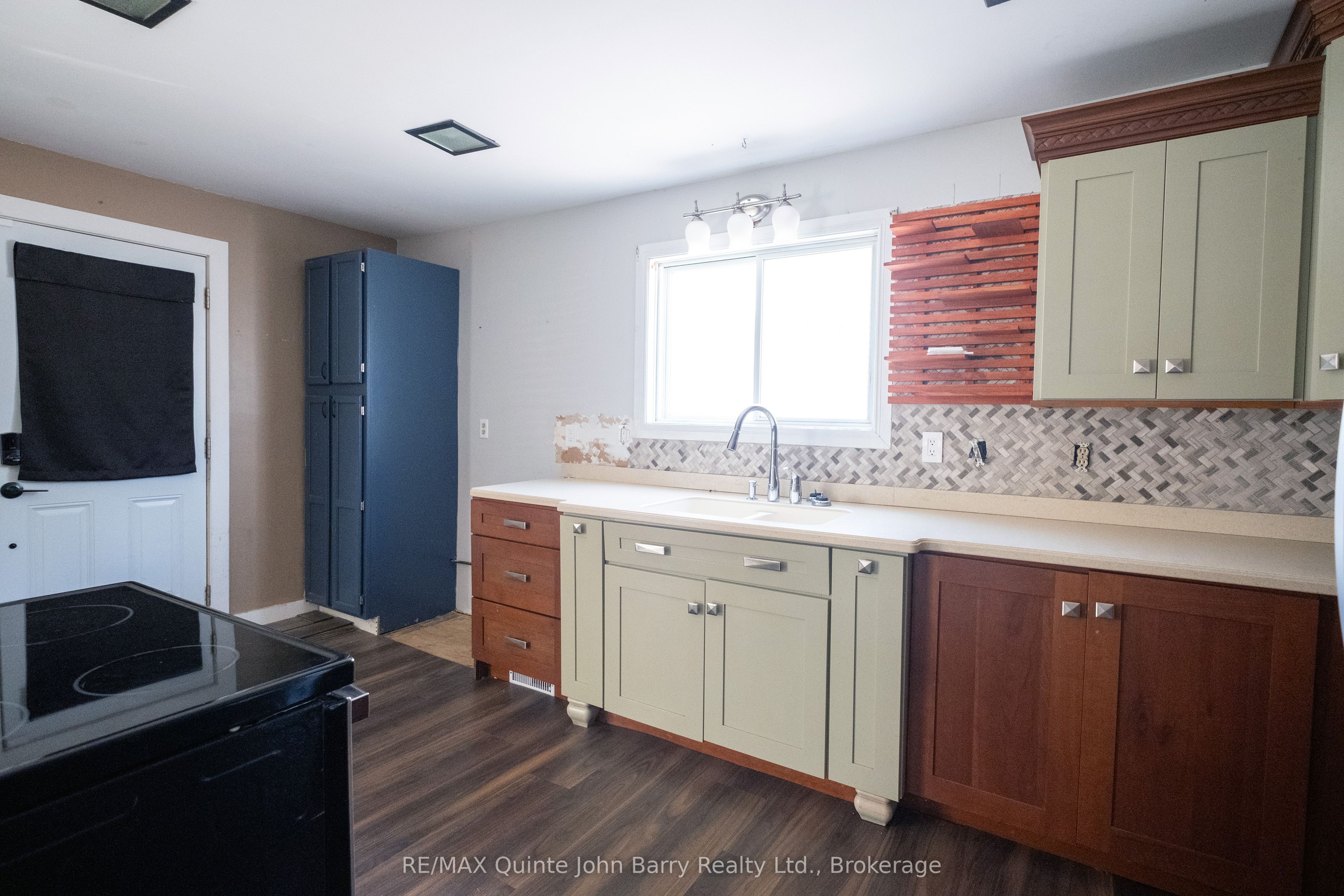 14 Harriet Street, Quinte West, ON K8V 4L4 photo 3