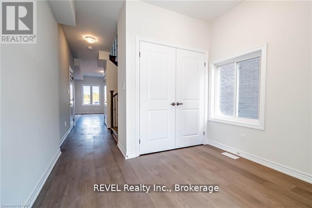 77 RENFREW Trail, Welland, ON L3C 0K2 photo 3