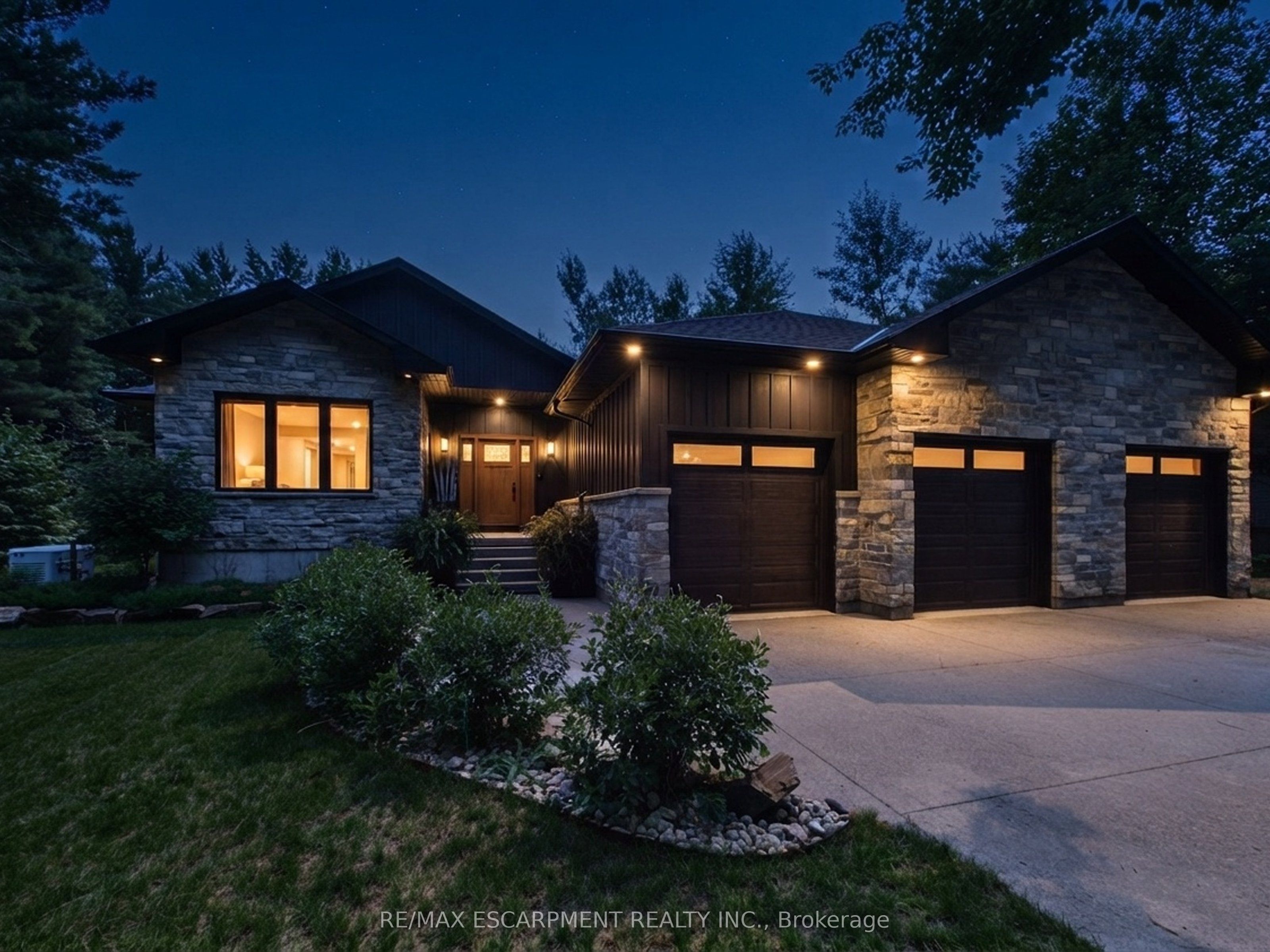 1039 Xavier Street, Gravenhurst, ON P0E 1G0 photo 2