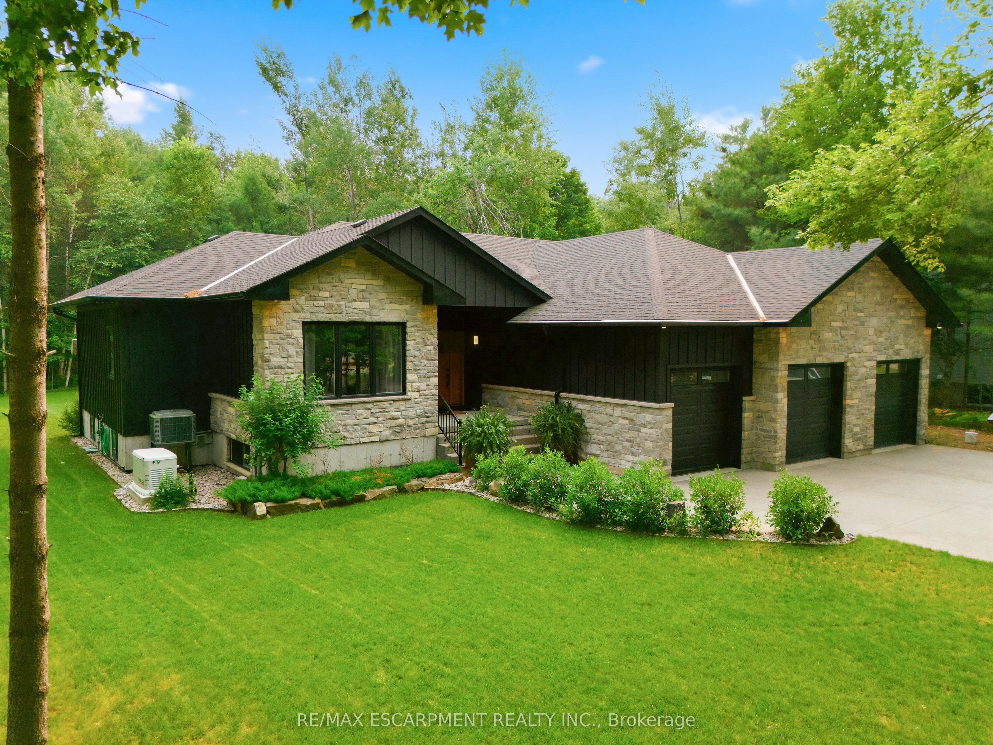 1039 Xavier Street, Gravenhurst, ON P0E 1G0 photo 3