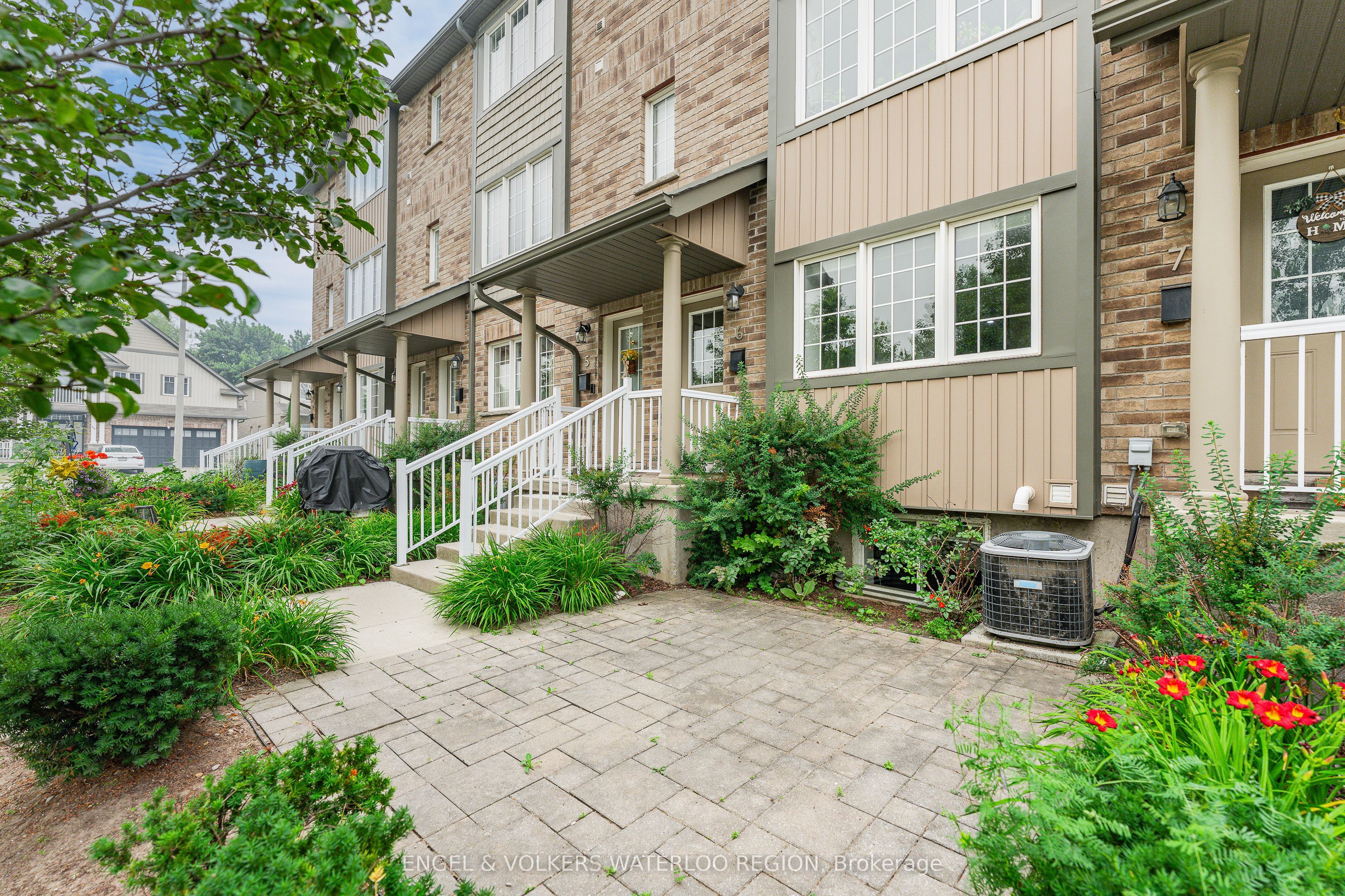 275 Old Huron Road 6, Kitchener, ON N2R 1P9 photo 2