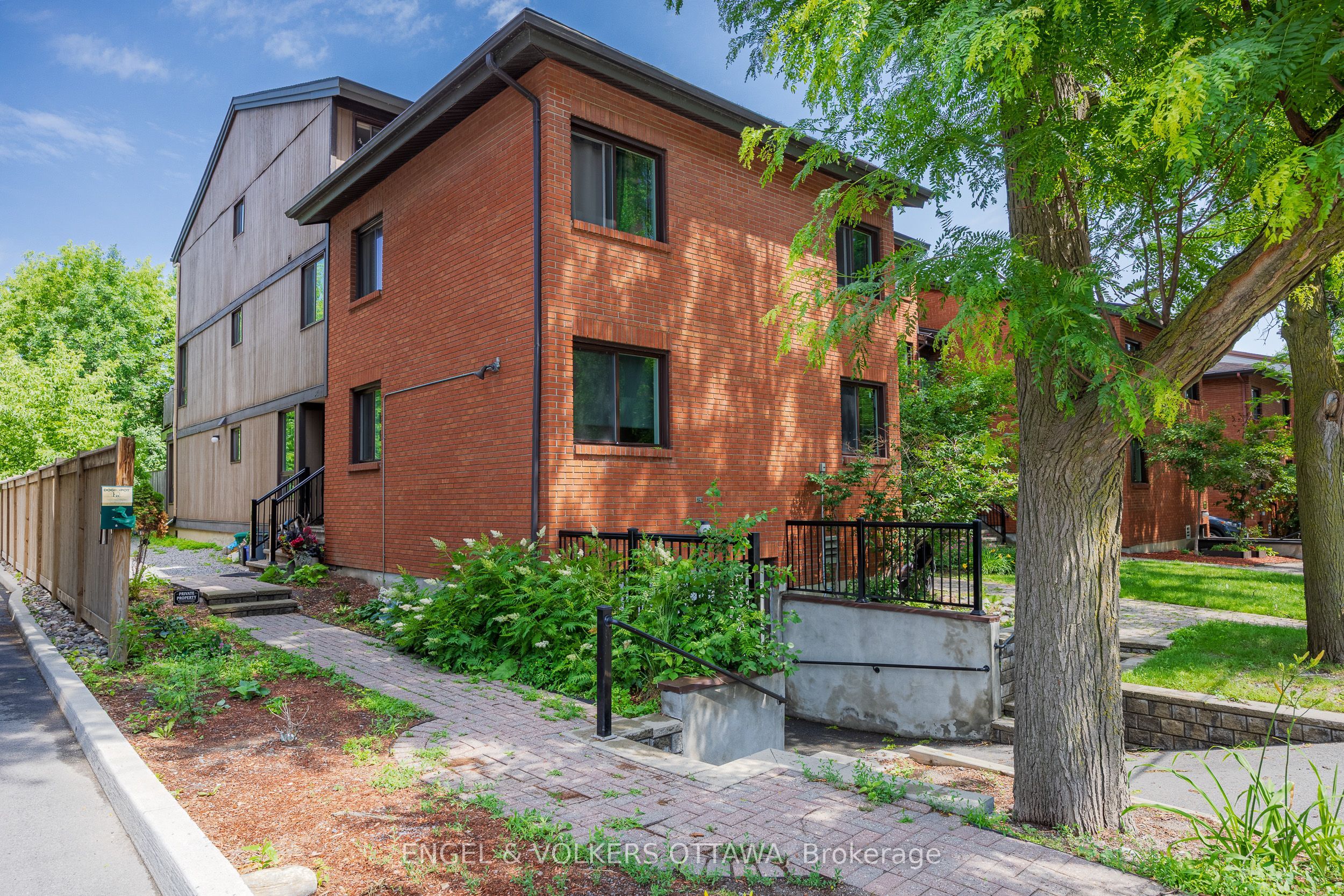 35 Robinson Avenue B, Lower Town - Sandy Hill, ON K1N 8N8