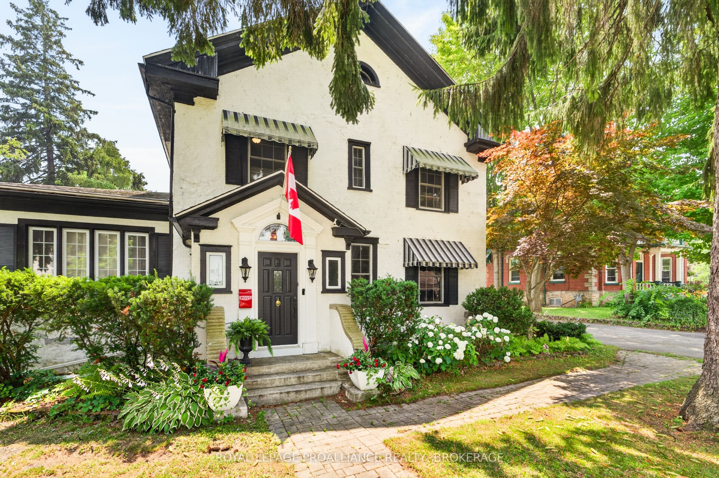 223 King Street W, Gananoque, ON K7G 2G7 photo 3