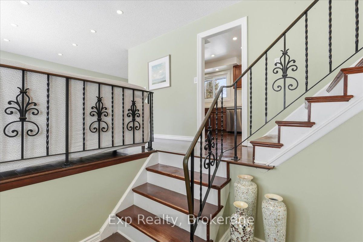 15 Thorncliffe Drive, Belleville, ON K8P 4L3 photo 4