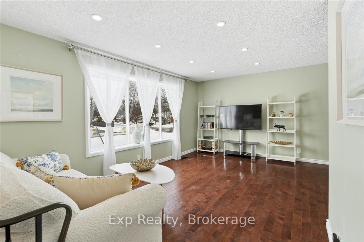 15 Thorncliffe Drive, Belleville, ON K8P 4L3 photo 5
