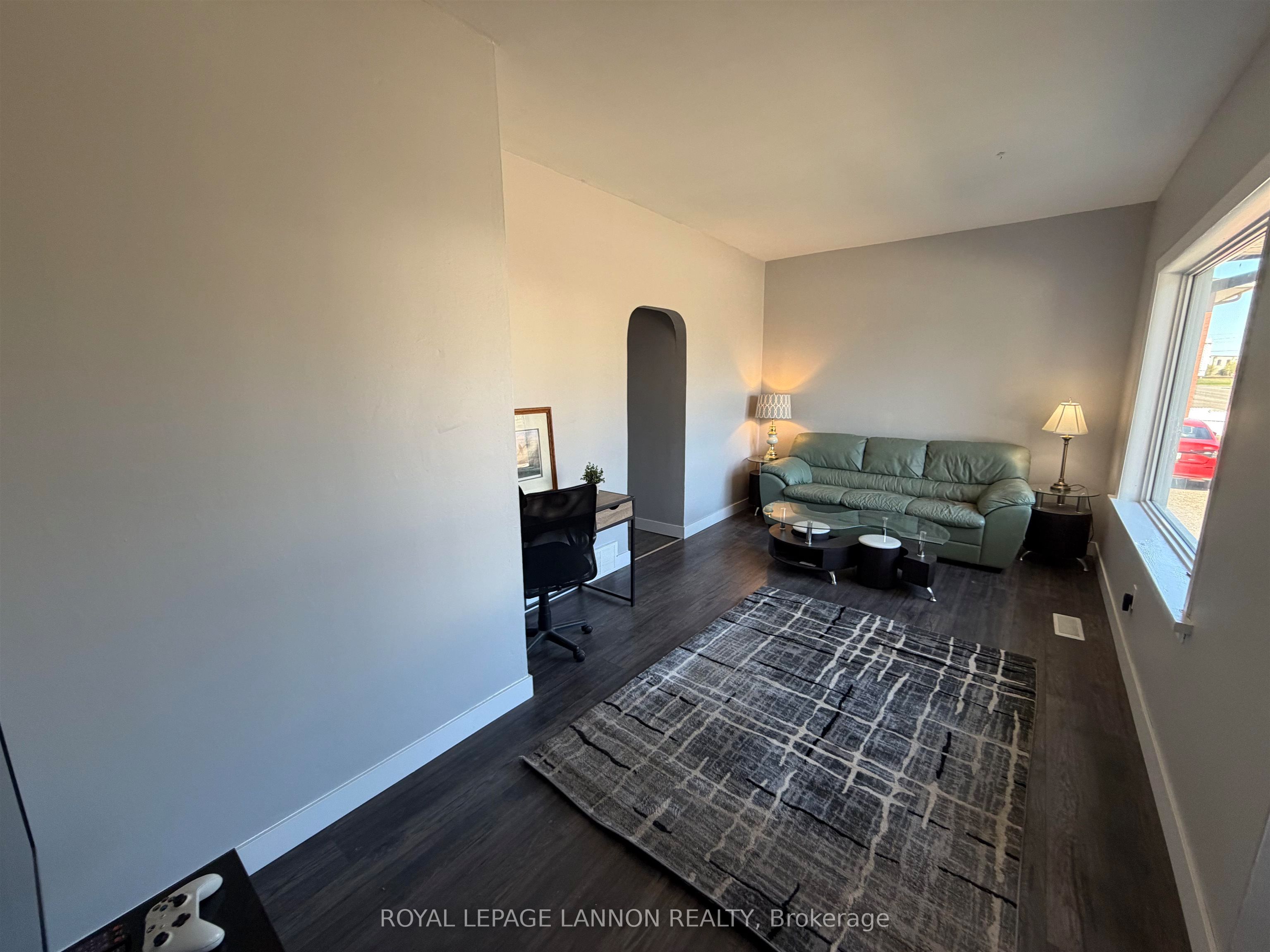 1113 Walsh Street, Thunder Bay, ON P7E 4V2 photo 2