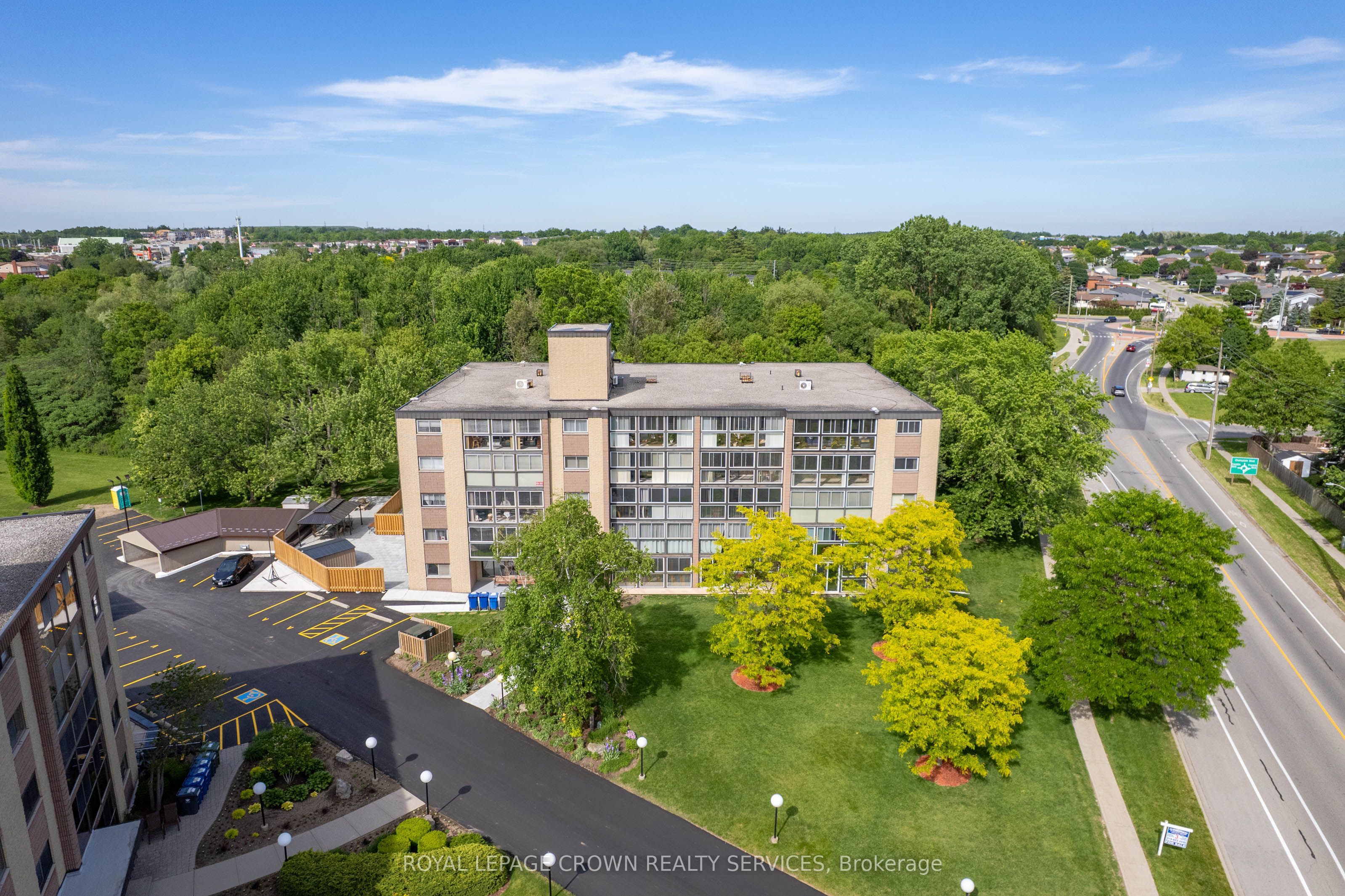 400 Champlain Boulevard 406, Cambridge, ON N1R 7J6 photo 2