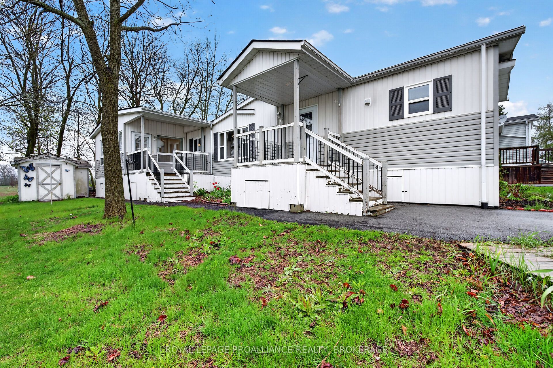 1 Elm Street, Greater Napanee, ON K7R 0E9 photo 2