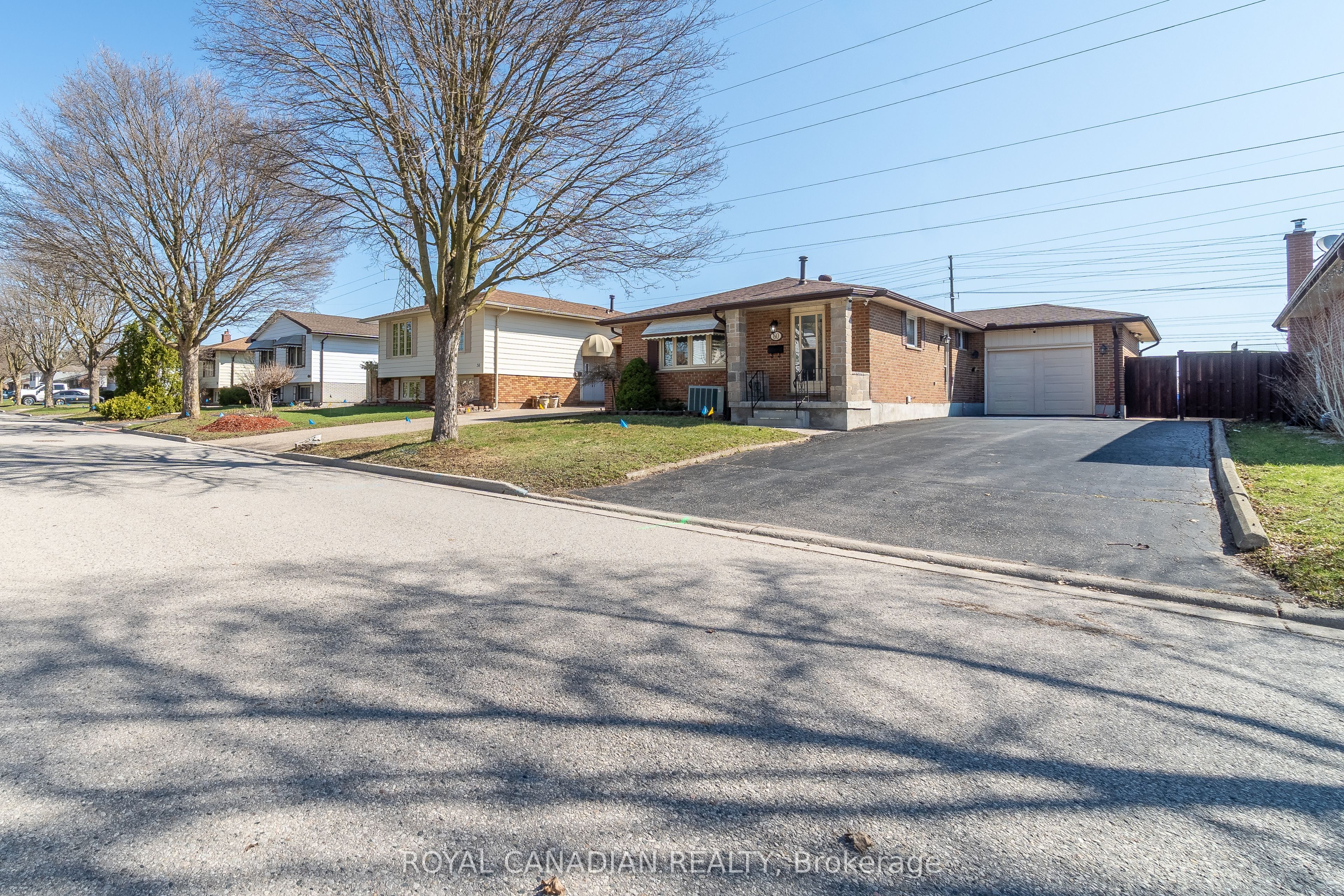 60 Lysanda Avenue, London South, ON N5Z 4L3