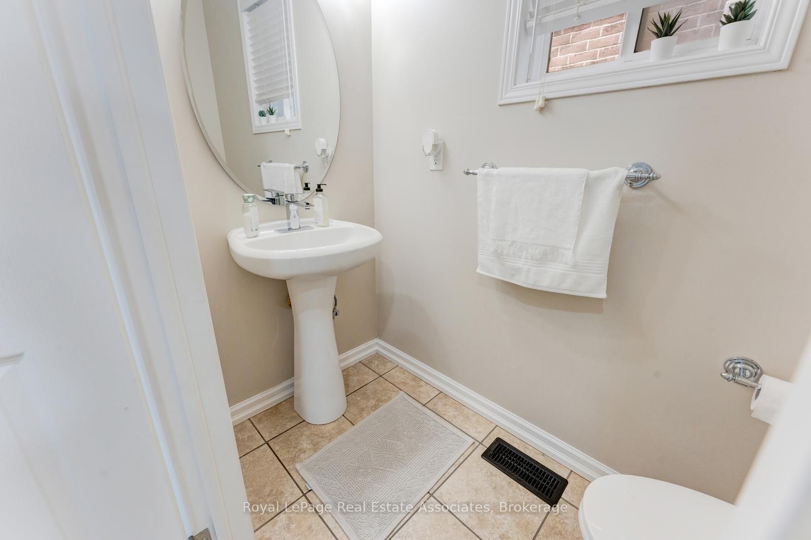 1361 Old Zeller Drive, Kitchener, ON N2A 0C6 photo 5