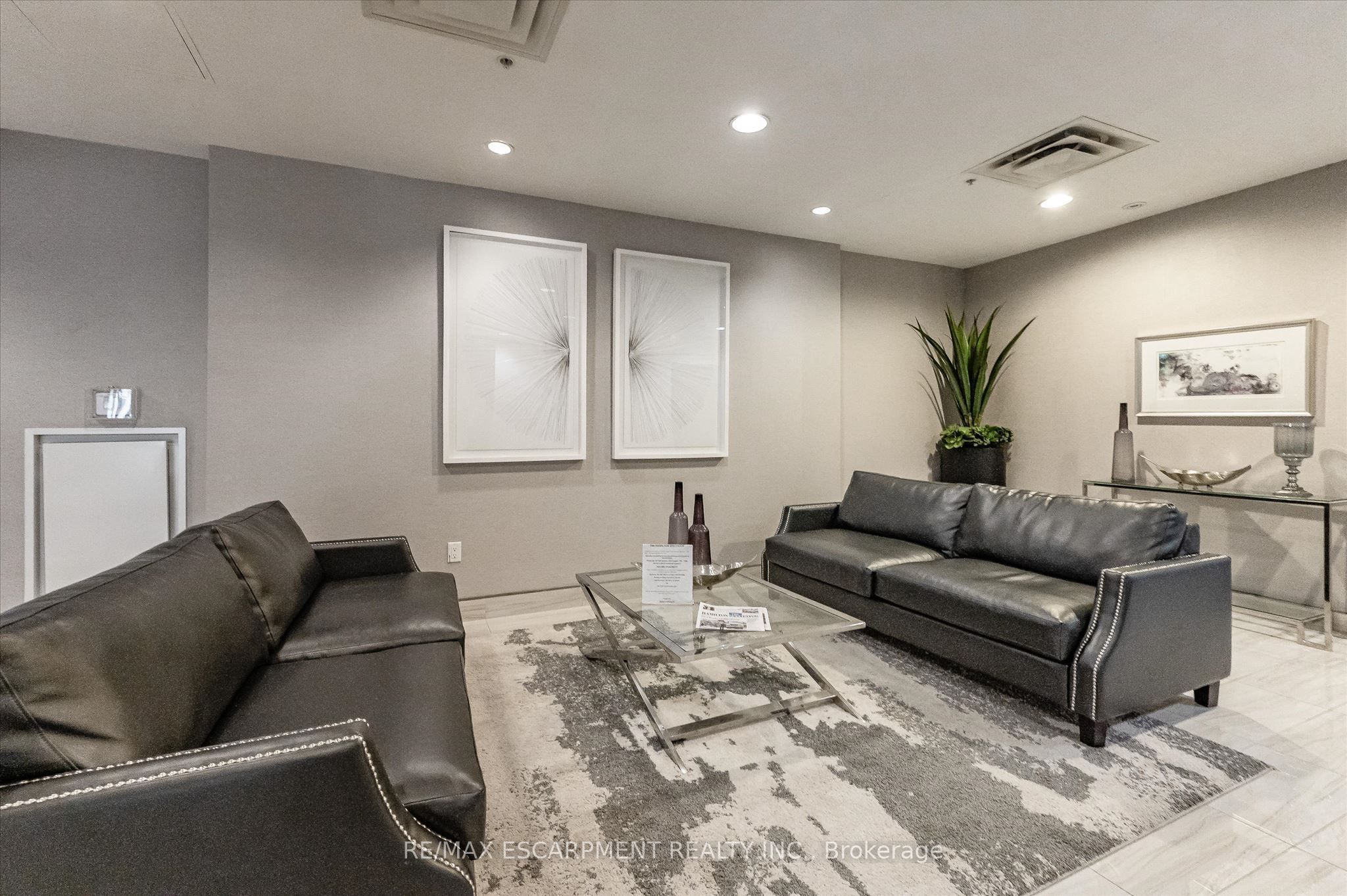 85 ROBINSON Street 1004, Hamilton, ON L8P 0B9 photo 5