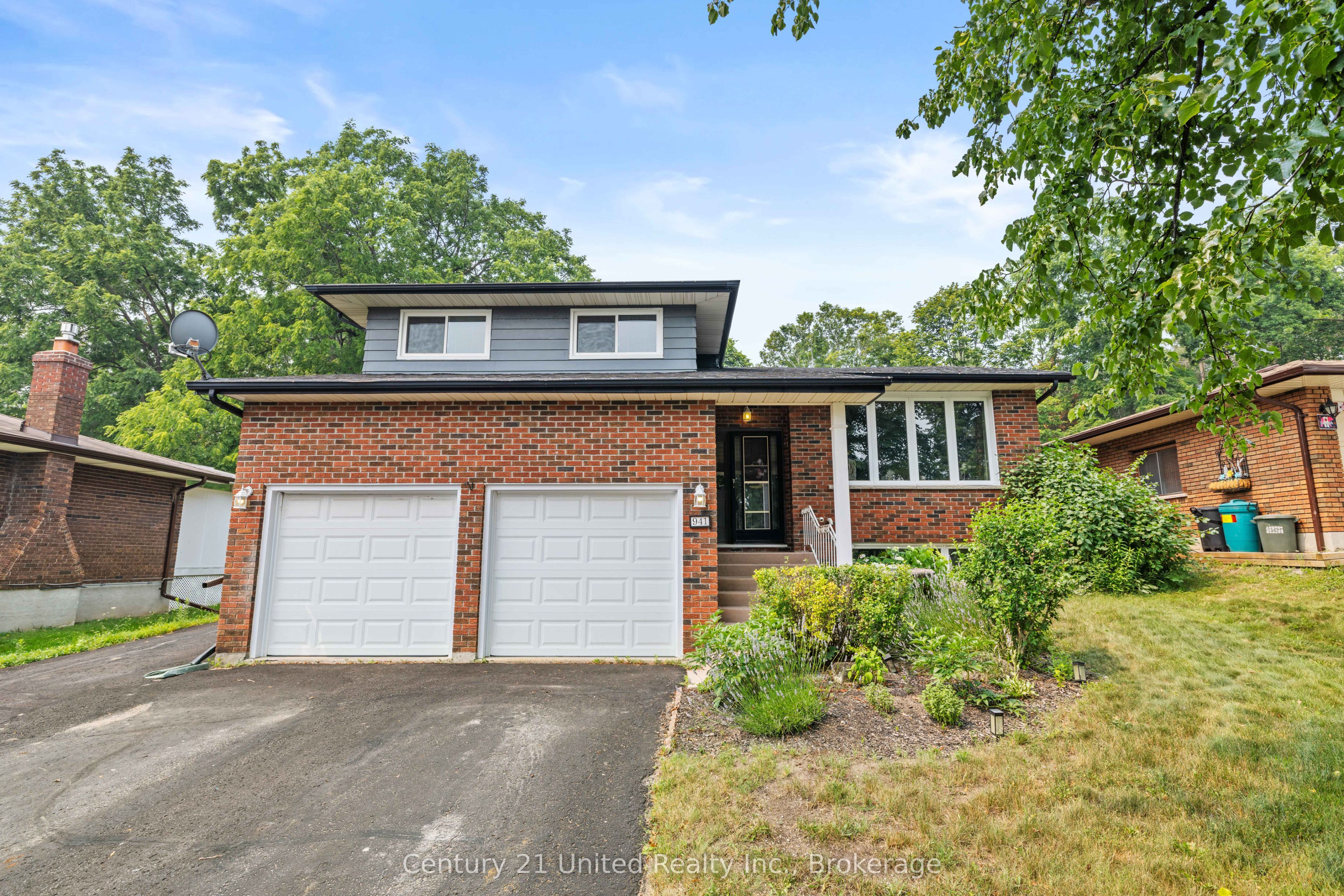 941 Golfview Road, Peterborough, ON K9J 7W2