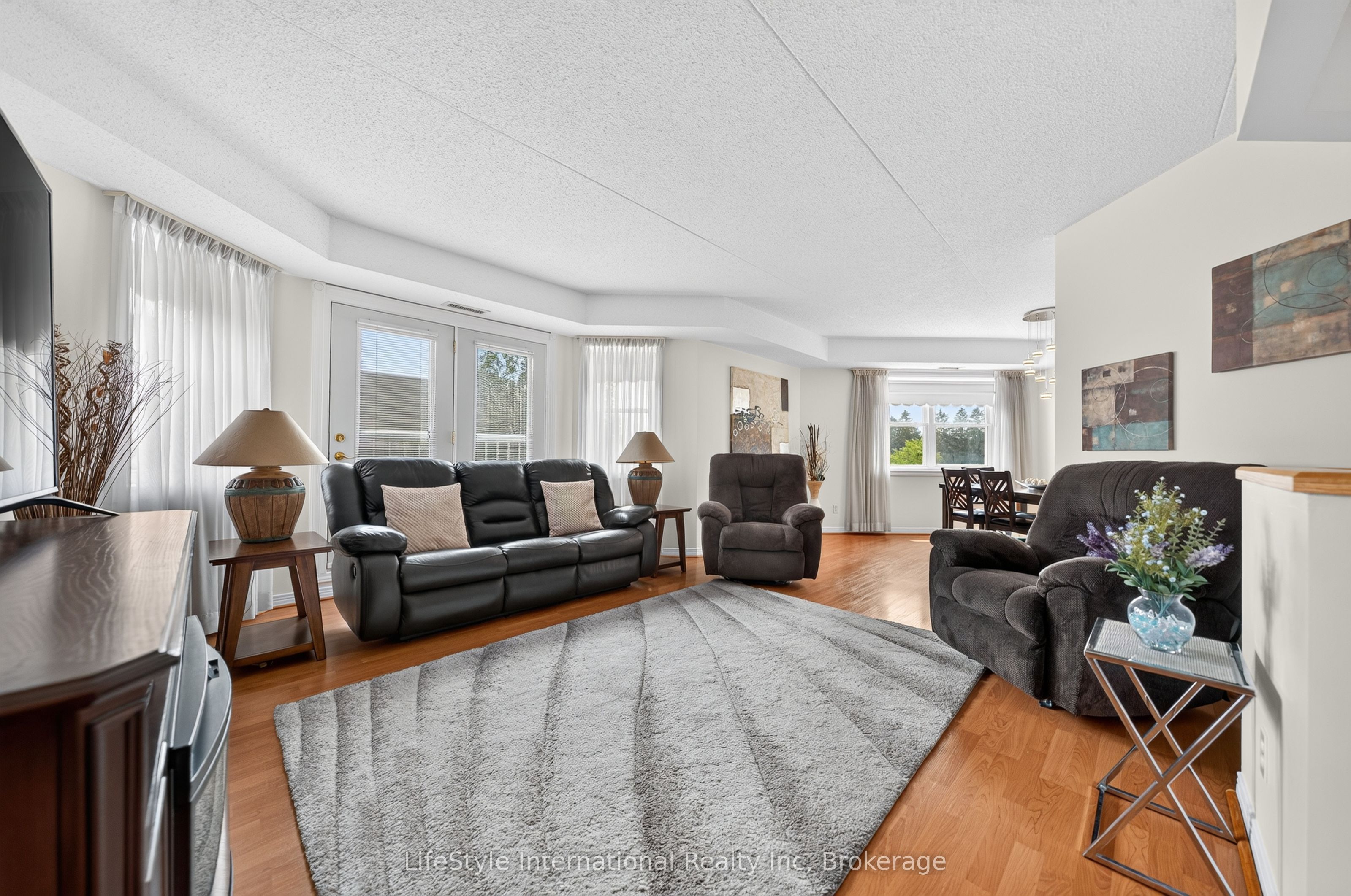 208 Silvercreek Parkway N 210, Guelph, ON N1H 8H2 photo 3