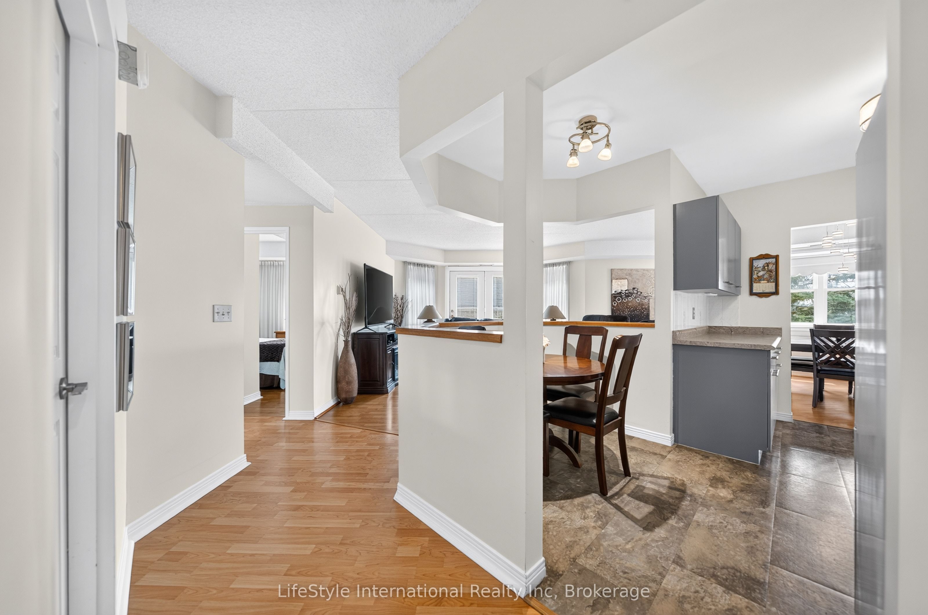 208 Silvercreek Parkway N 210, Guelph, ON N1H 8H2 photo 5