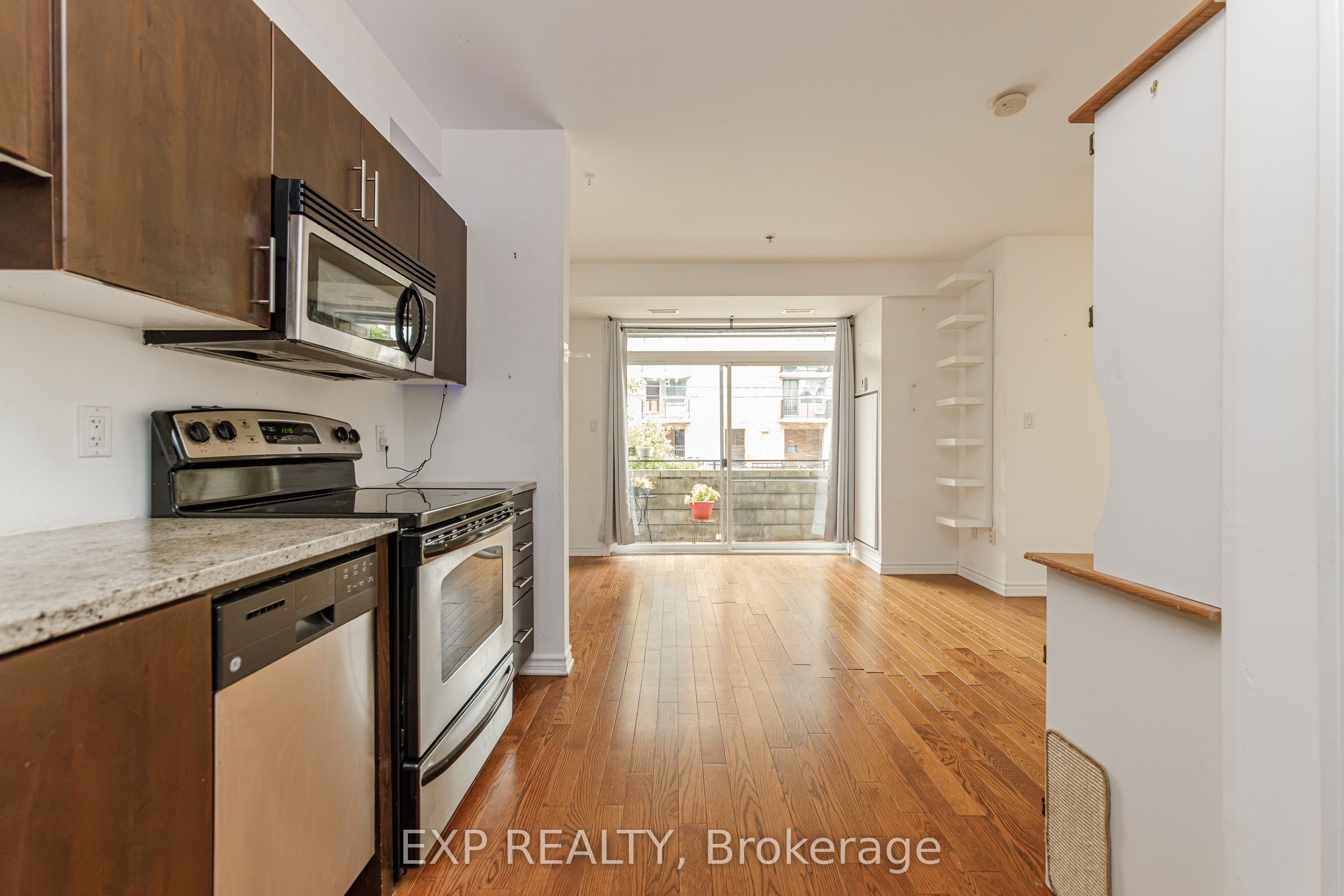 429 Kent Street 221, Ottawa Centre, ON K2P 1B5 photo 3