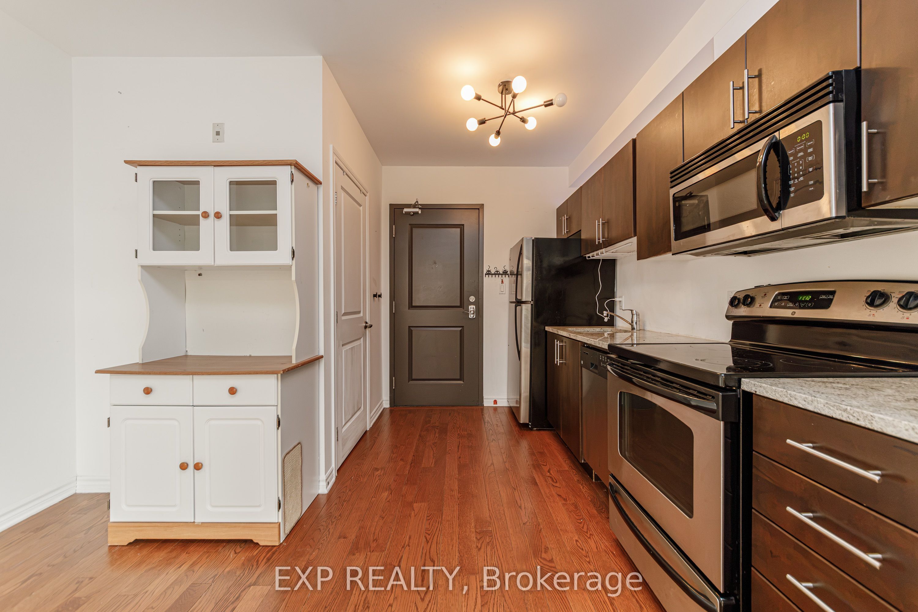 429 Kent Street 221, Ottawa Centre, ON K2P 1B5 photo 4
