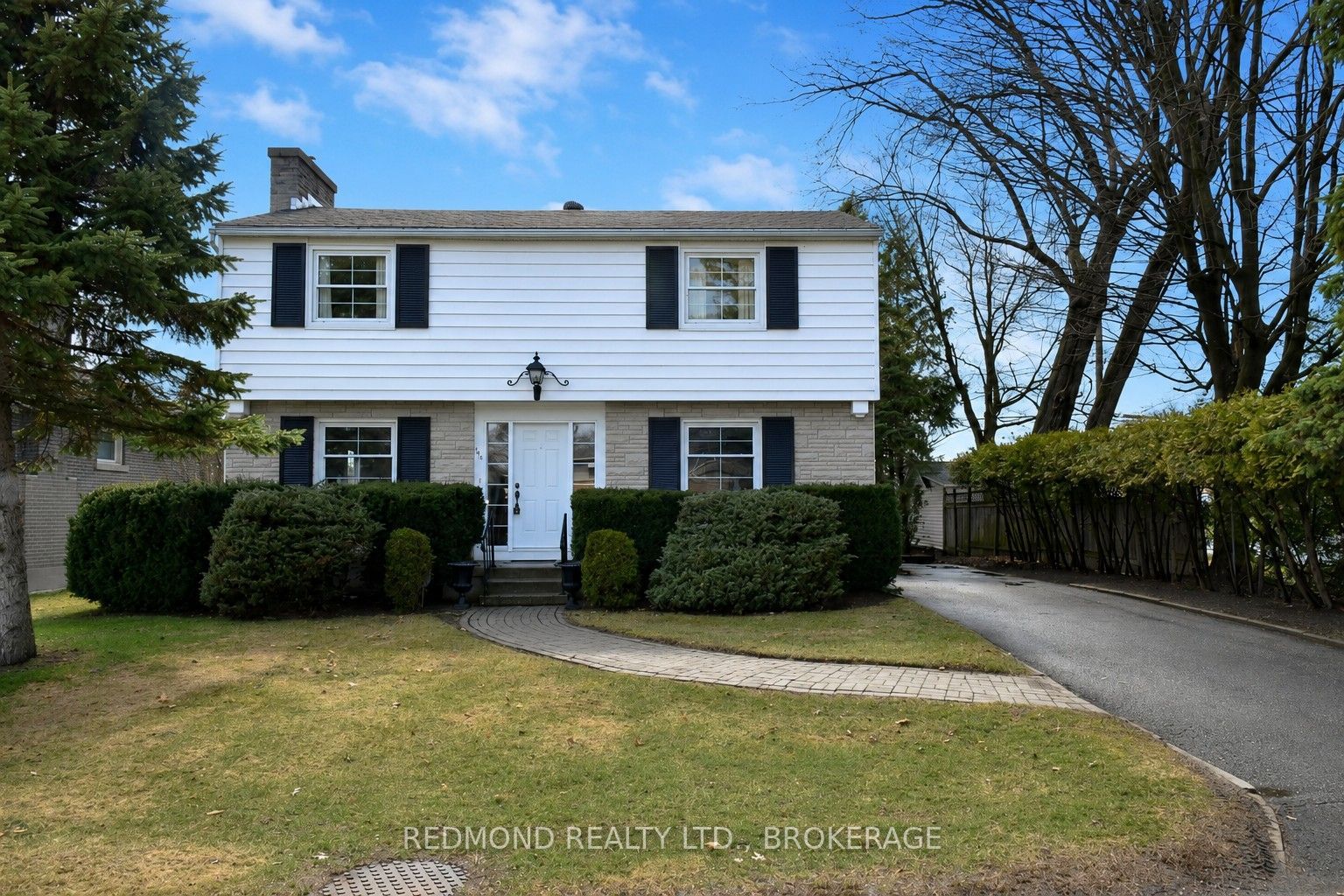 140 Churchill Drive, Gananoque, ON K7G 1R8 photo 2