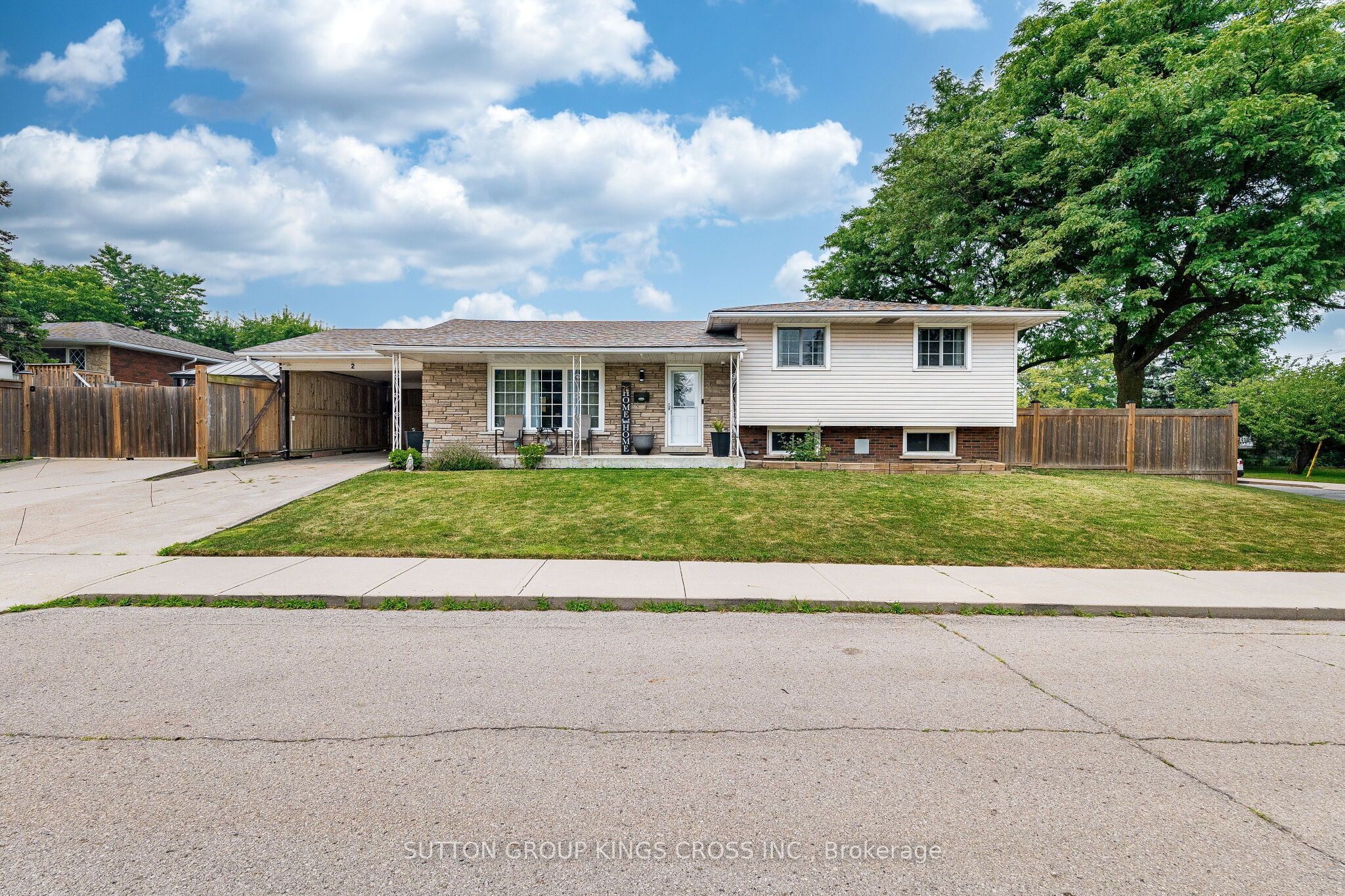 2 Maitland Avenue, Hamilton, ON L9A 3J3 photo 2