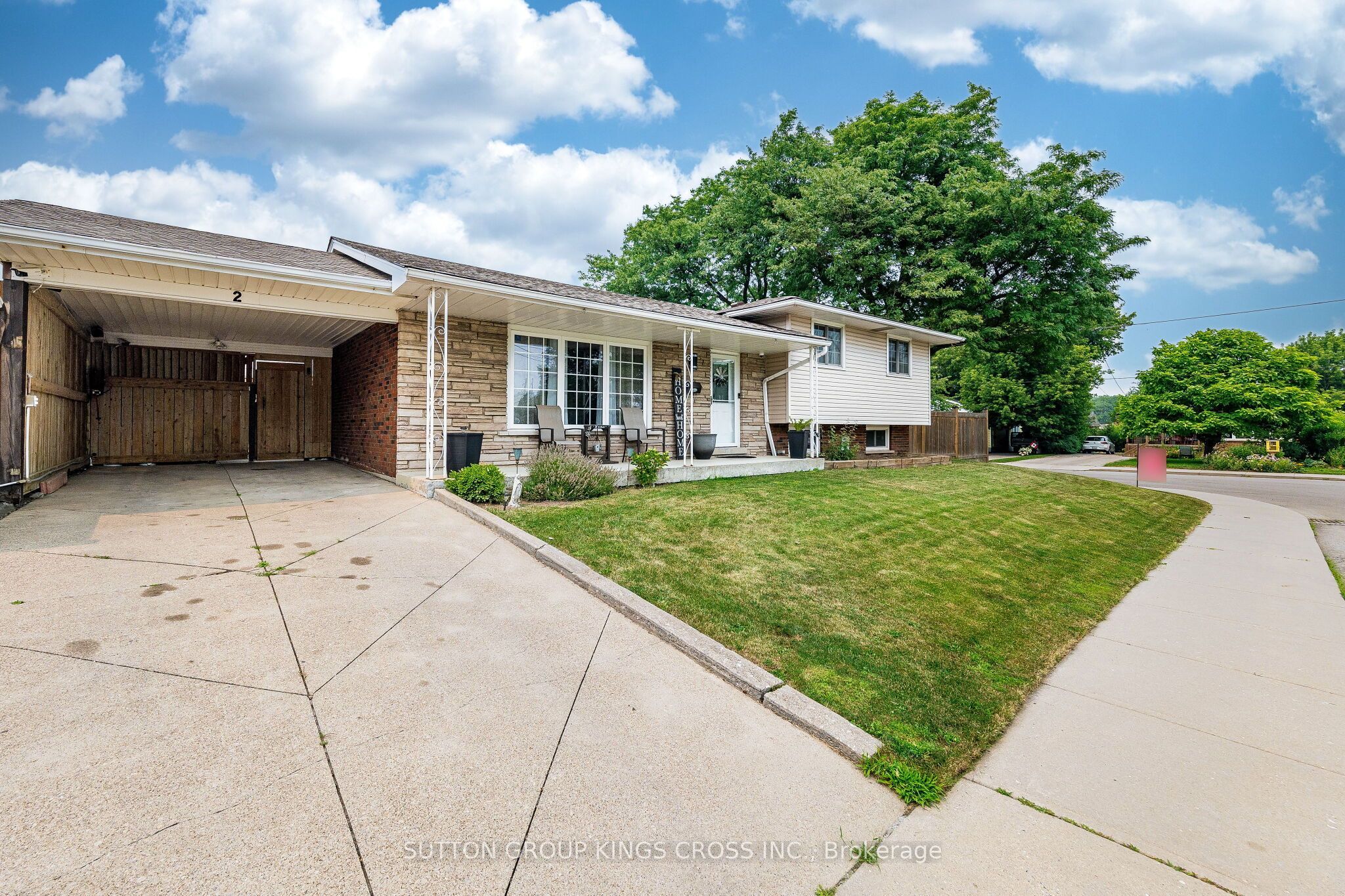 2 Maitland Avenue, Hamilton, ON L9A 3J3 photo 3