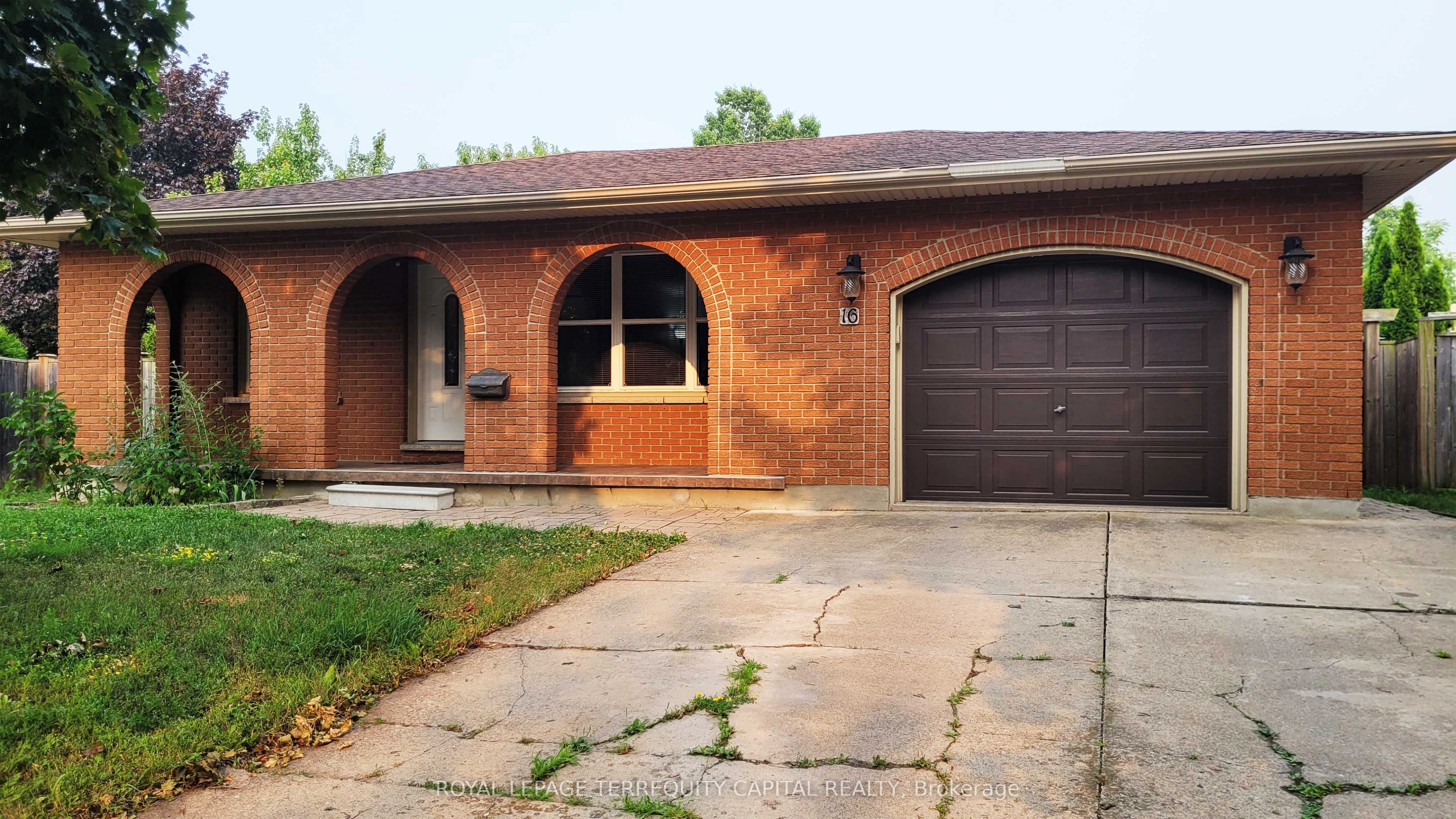 16 Mayfair Court, St. Catharines, ON L2M 7K5