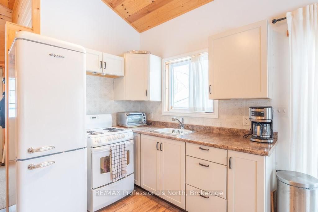 1145 Chelsea Lane, Algonquin Highlands, ON K0M 1J1 photo 4