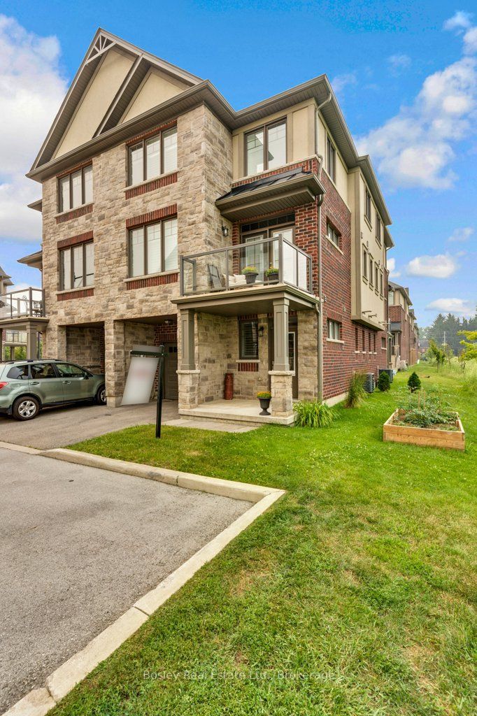7 Bacon Lane, Hamilton, ON L9G 0H2 photo 2