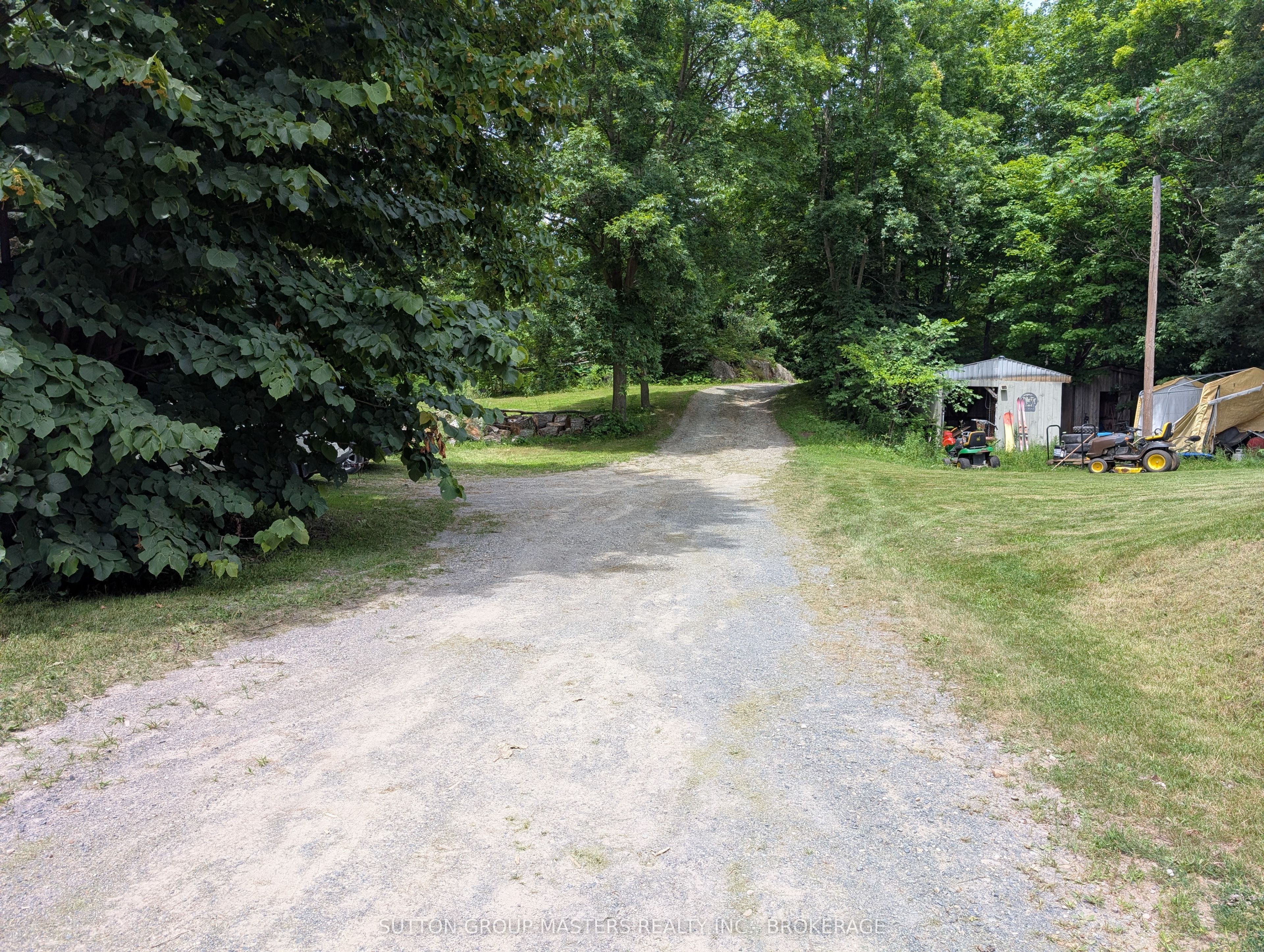 811 Pierces Lane, Leeds and the Thousand Islands, ON K0E 1N0 photo 2