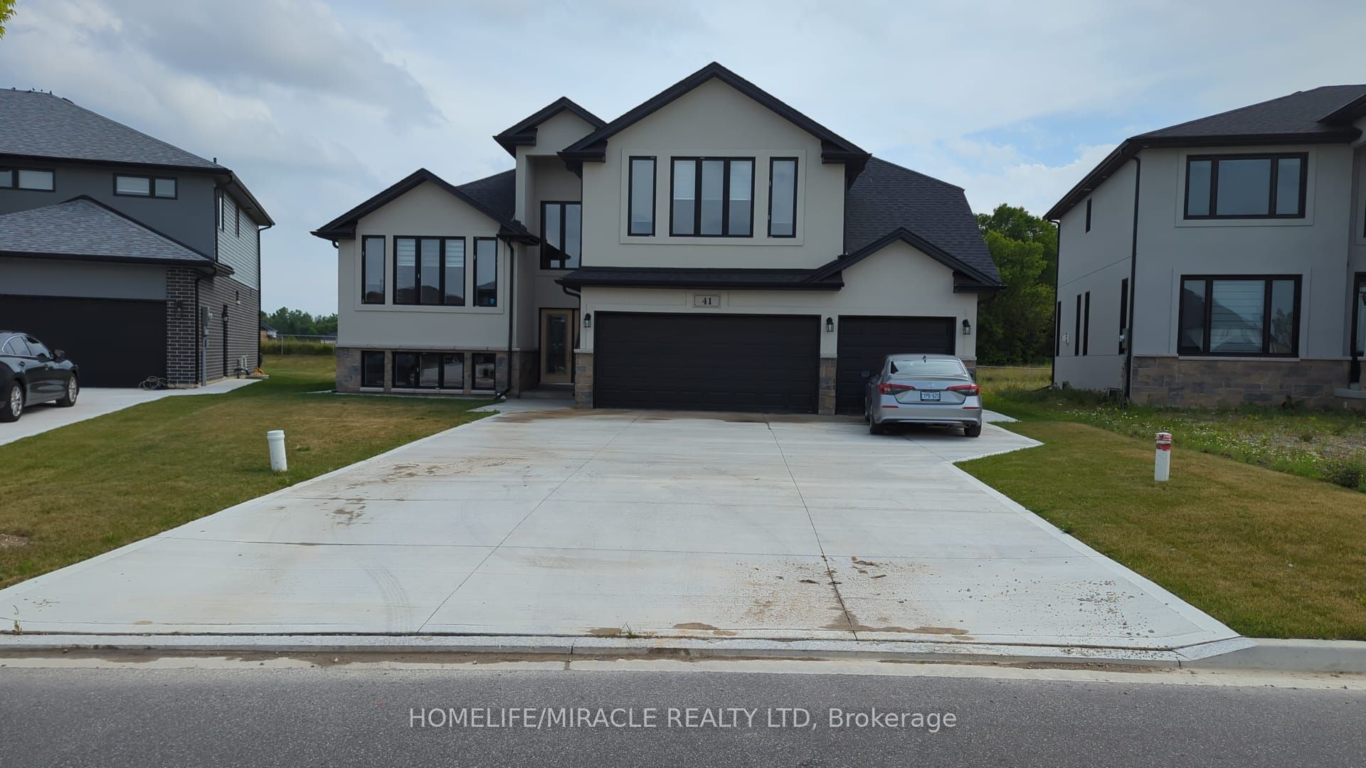 41 Kingsbridge Drive, Amherstburg, ON N9V 4A4
