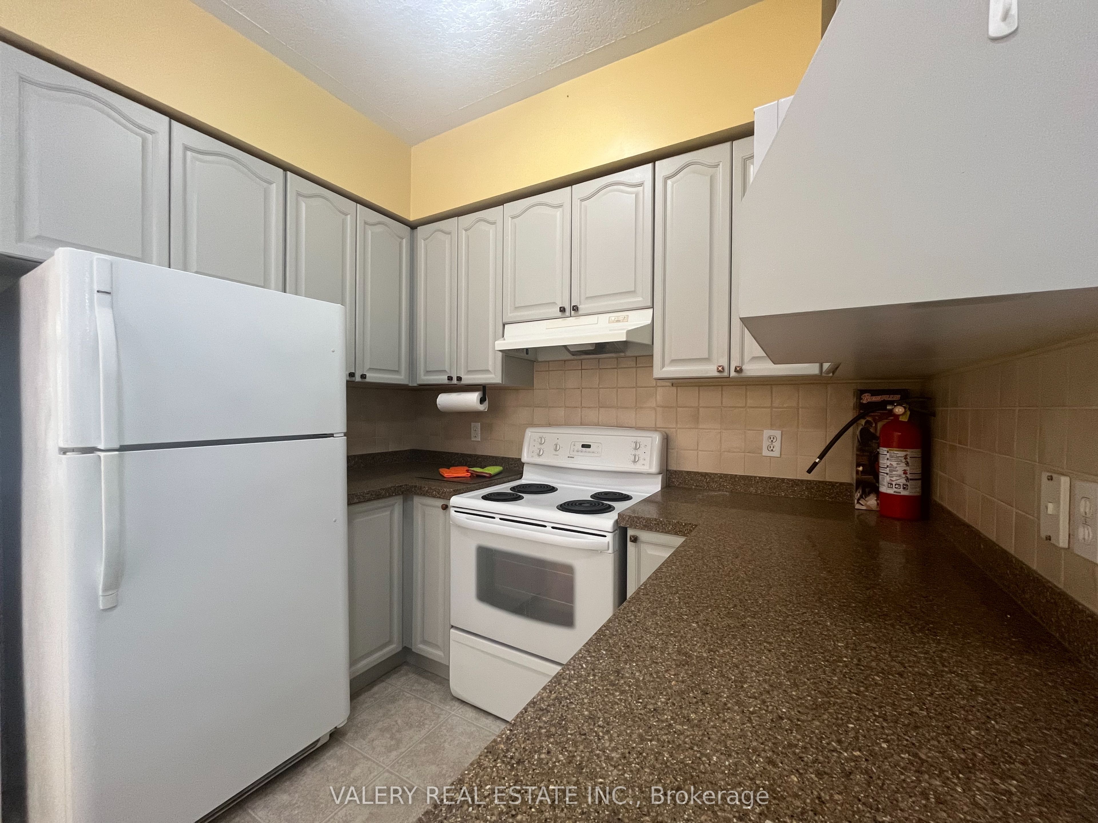 555 Grasslands Court, Waterloo, ON N2V 2R5 photo 2