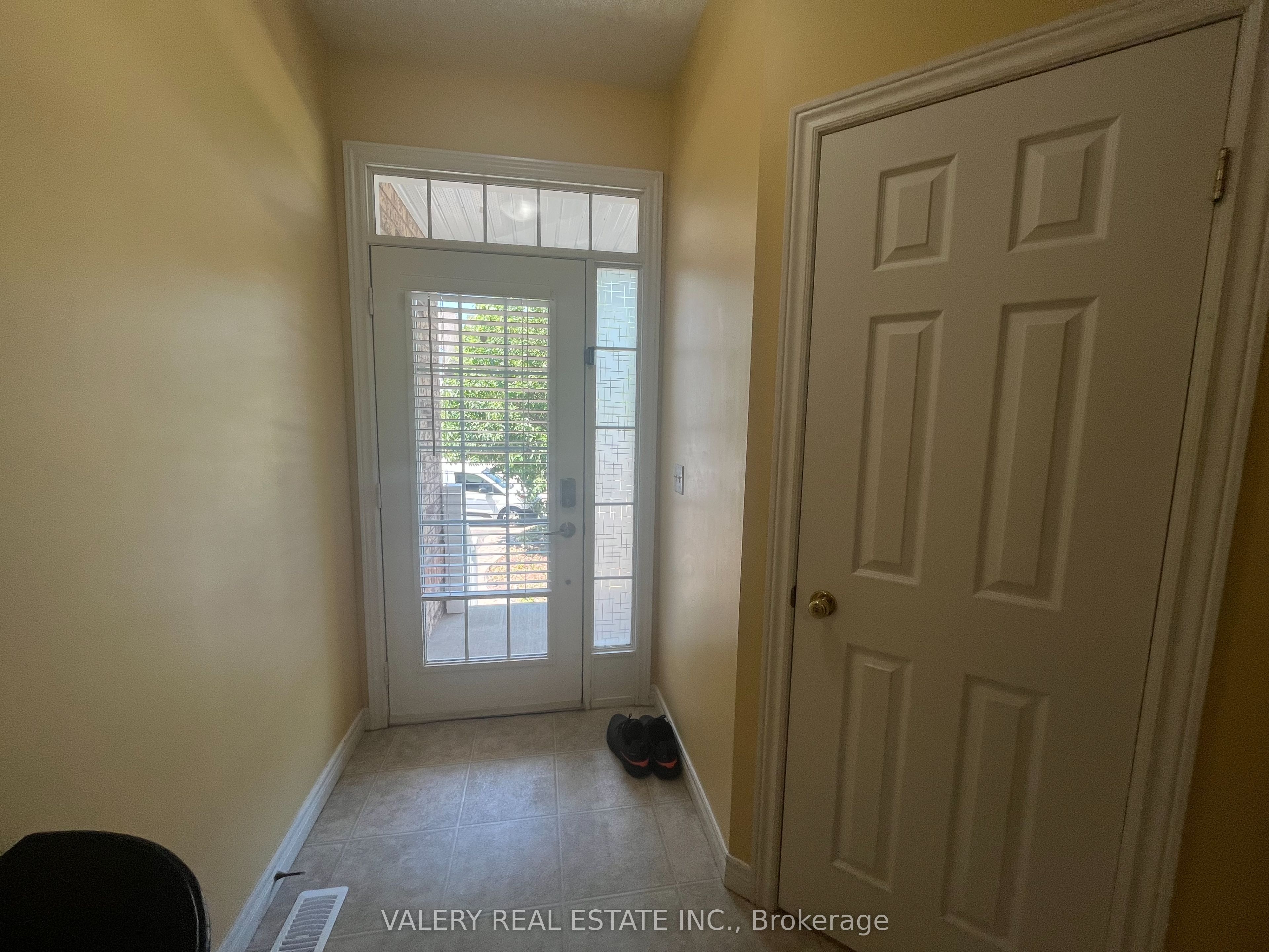 555 Grasslands Court, Waterloo, ON N2V 2R5 photo 3