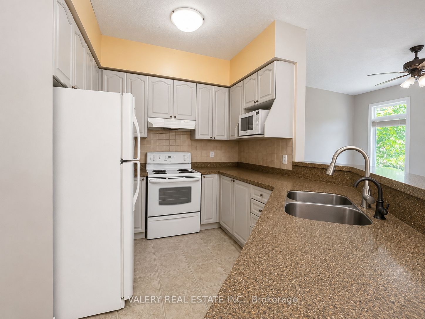 555 Grasslands Court, Waterloo, ON N2V 2R5 photo 4