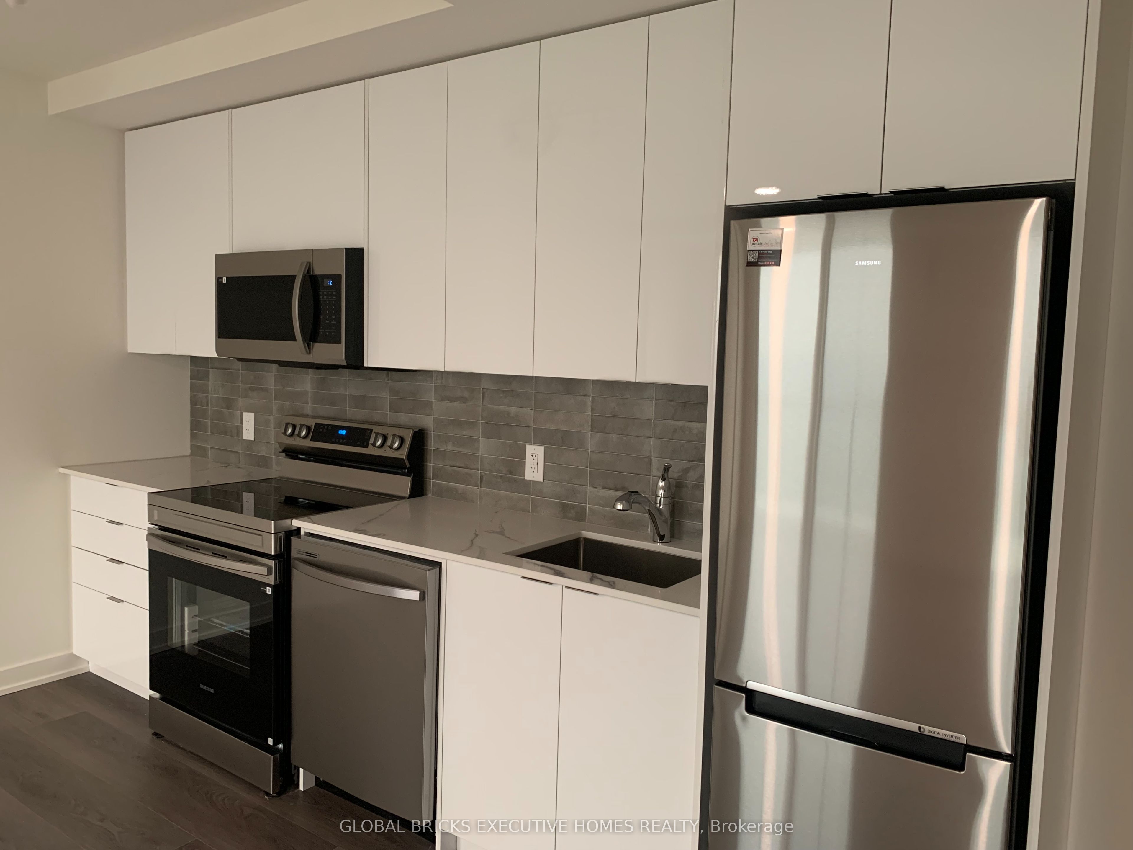 33 Erie Avenue 1806, Brantford, ON N3S 0K7 photo 4
