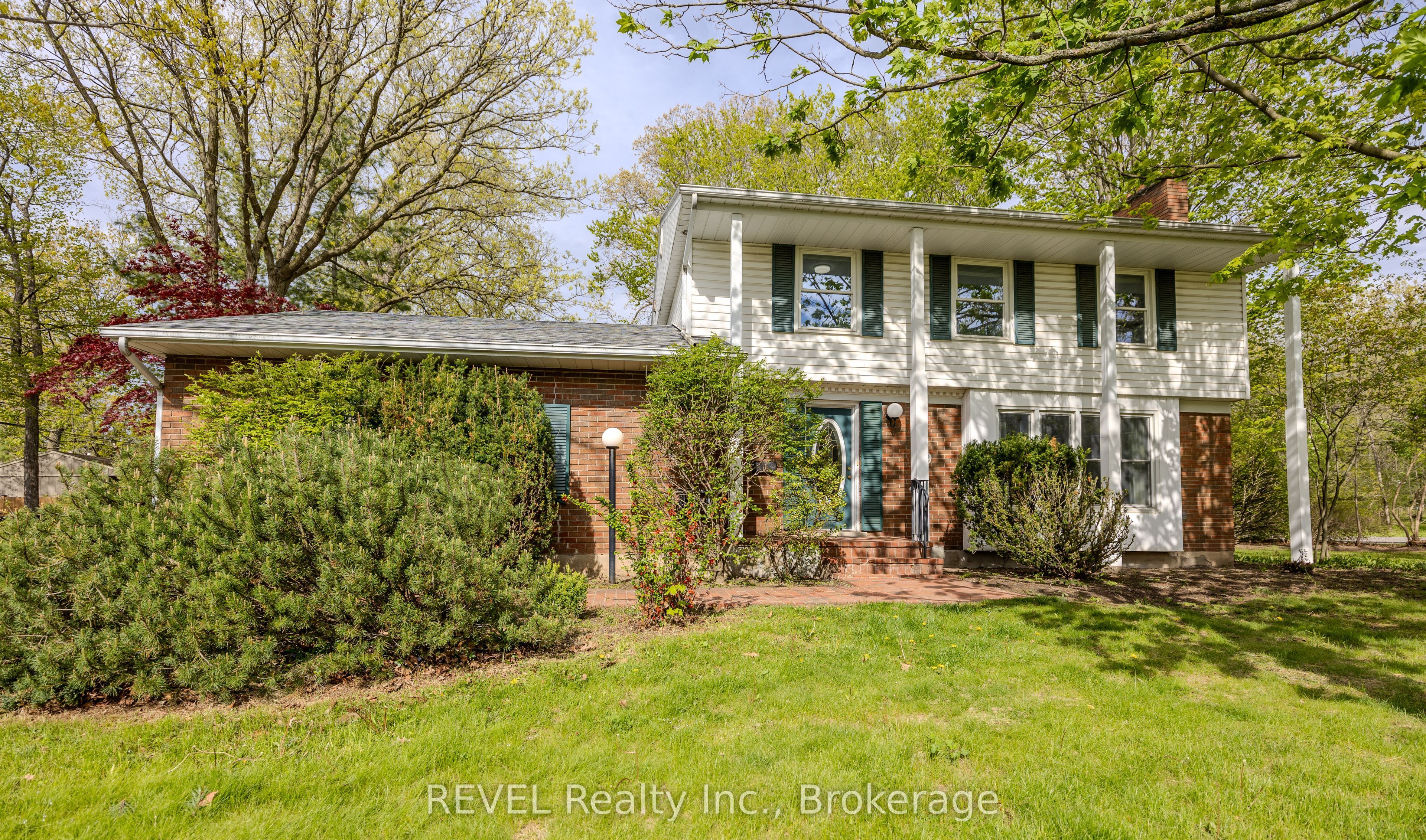 19 Woodington Crescent, St. Catharines, ON L2T 3T8