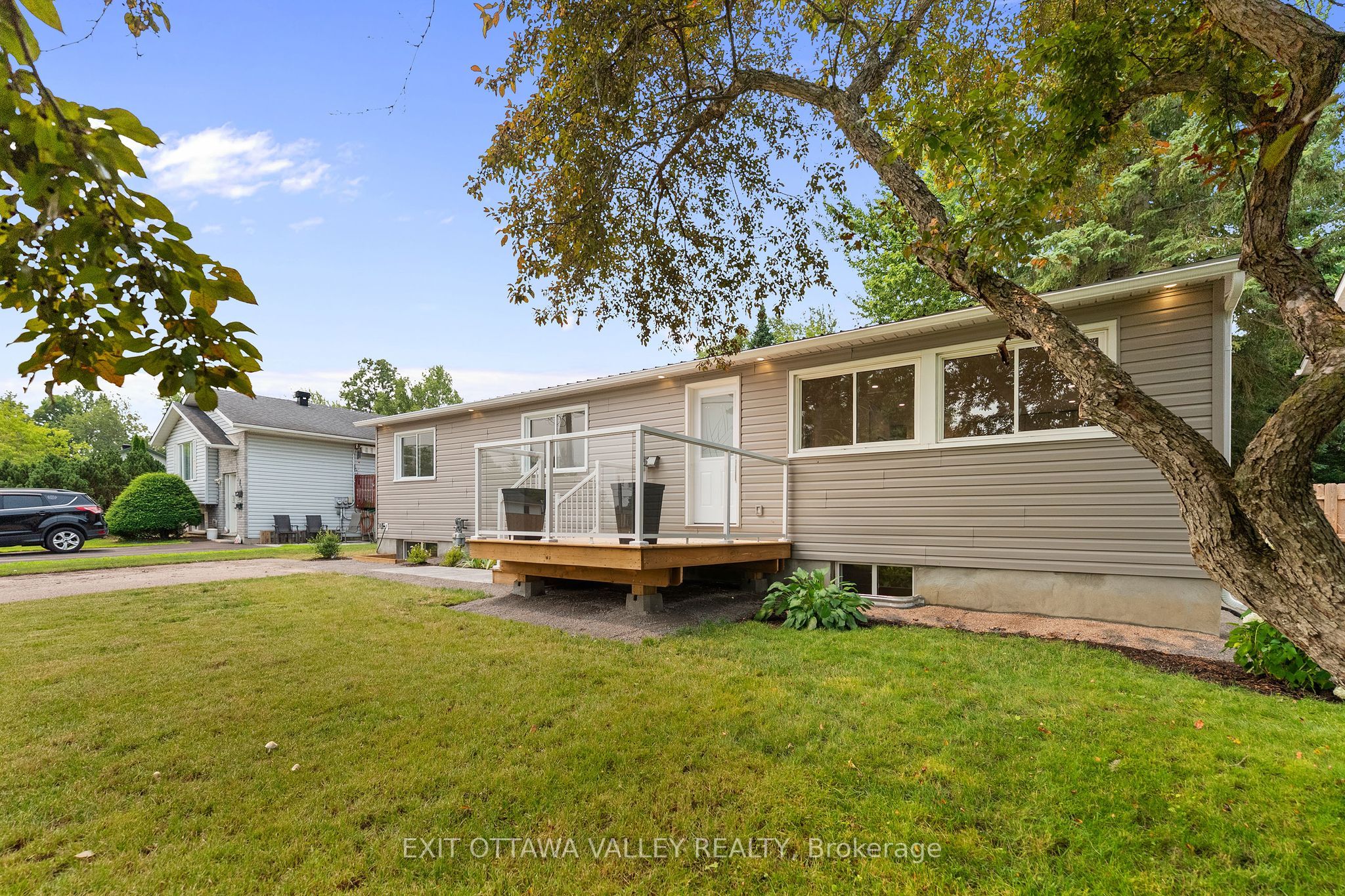 5 Selkirk Street, Petawawa, ON K8H 1N8 photo 4