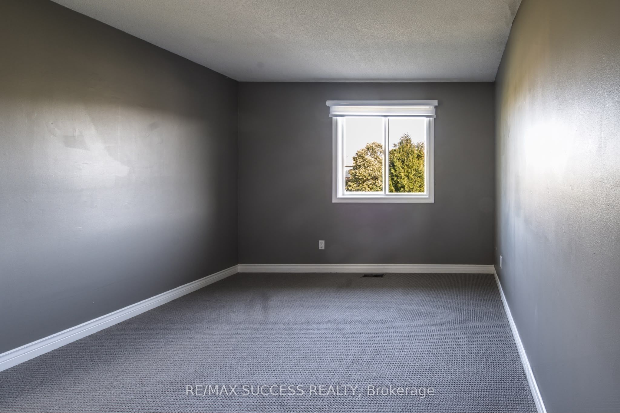 26 Tomahawk Dr, Main, Drive, Grimsby, ON L3M 5G4 photo 5