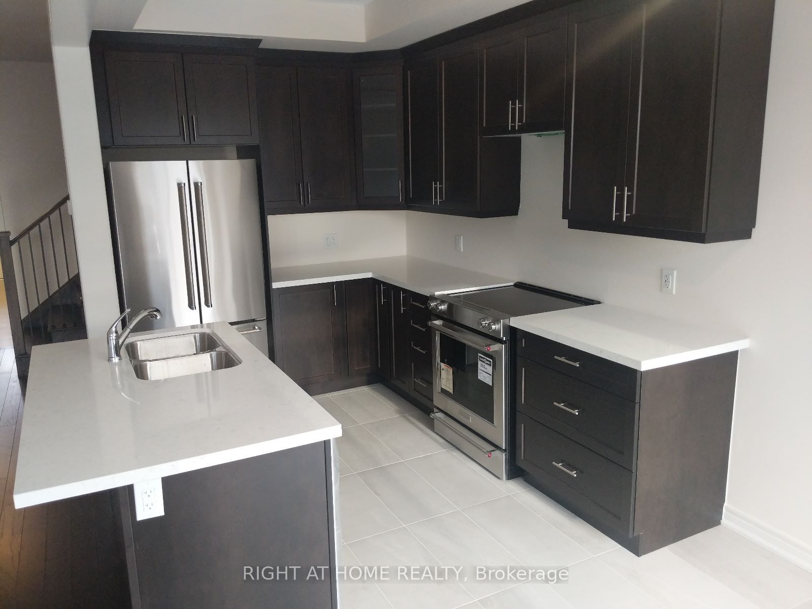 323 Raymond Road E, Hamilton, ON L9K 0G8 photo 4